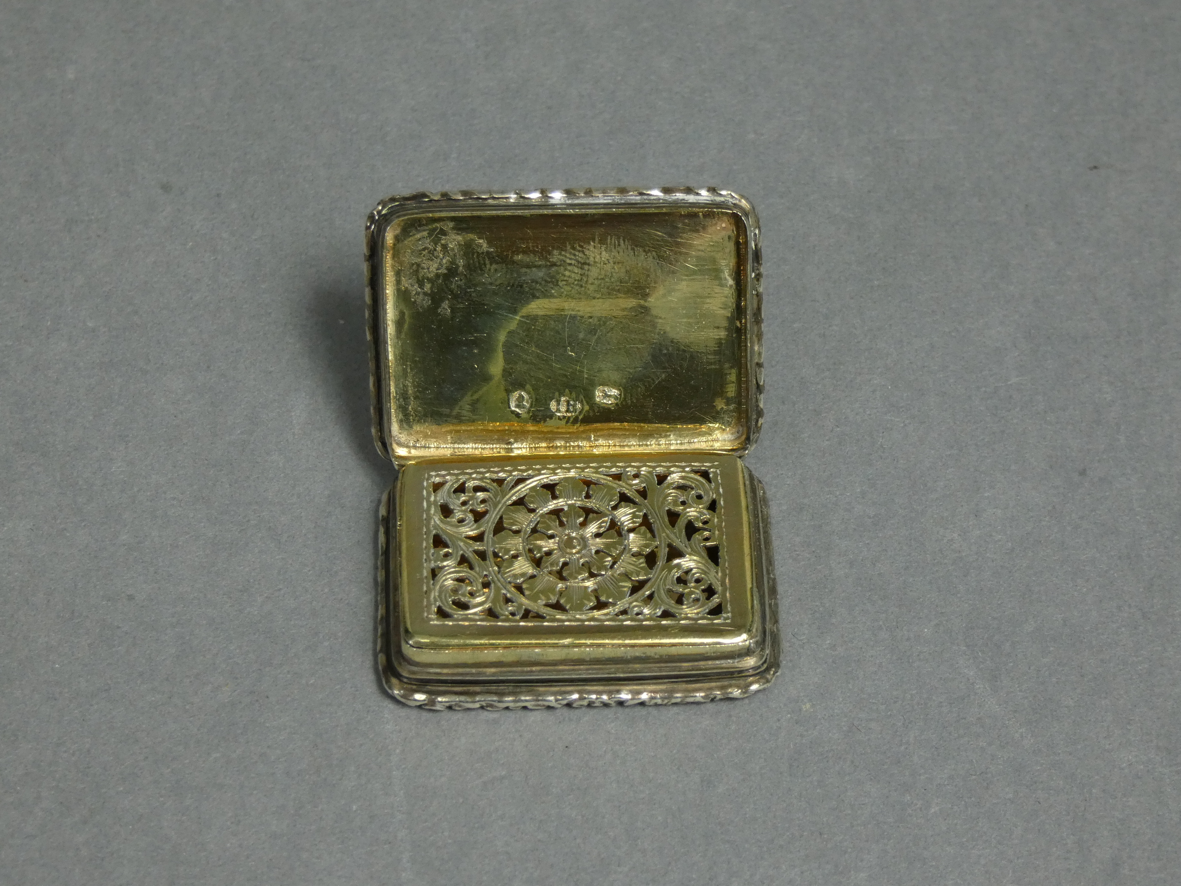 A George IV silver vinaigrette of rectangular shape, engine-turned decoration & carved scroll - Image 3 of 4