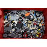 A quantity of loose Lego, & various Lego Star Wars & other boxes.