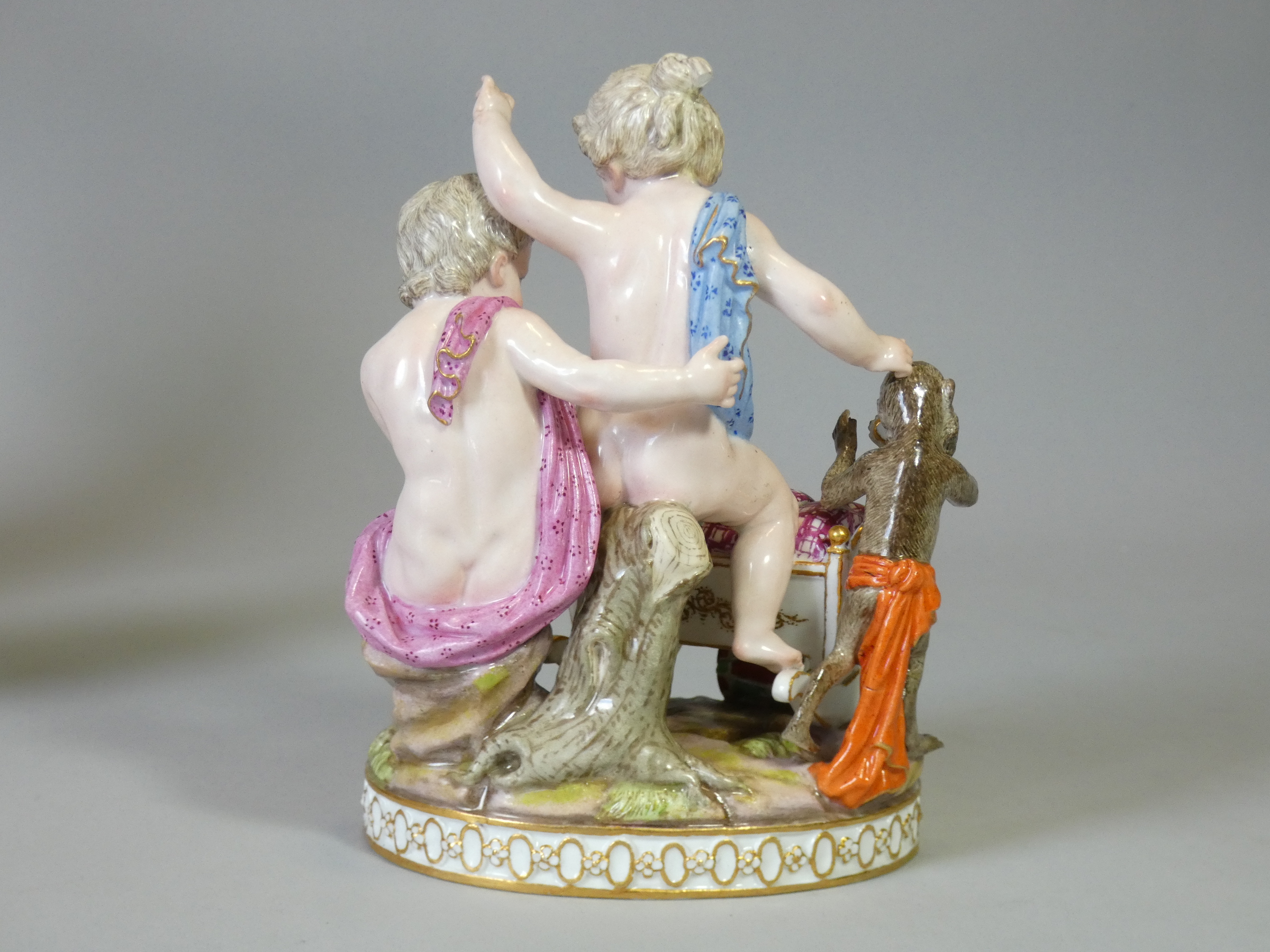 A Meissen porcelain figure group after Schönheit of ‘Two putti playing with a cradle and a monkey - Bild 4 aus 5