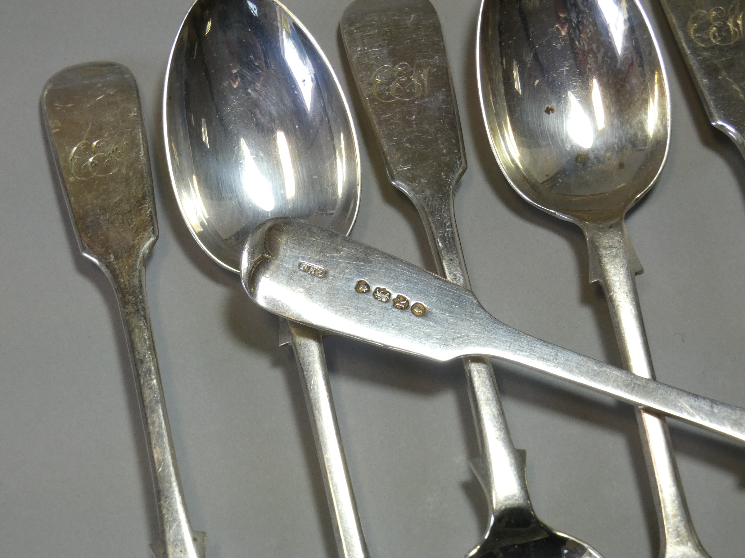 Six Victorian Fiddle pattern teaspoons, Lodnon1885 by George Maudsley Jackson; & a similar pair, - Image 2 of 2