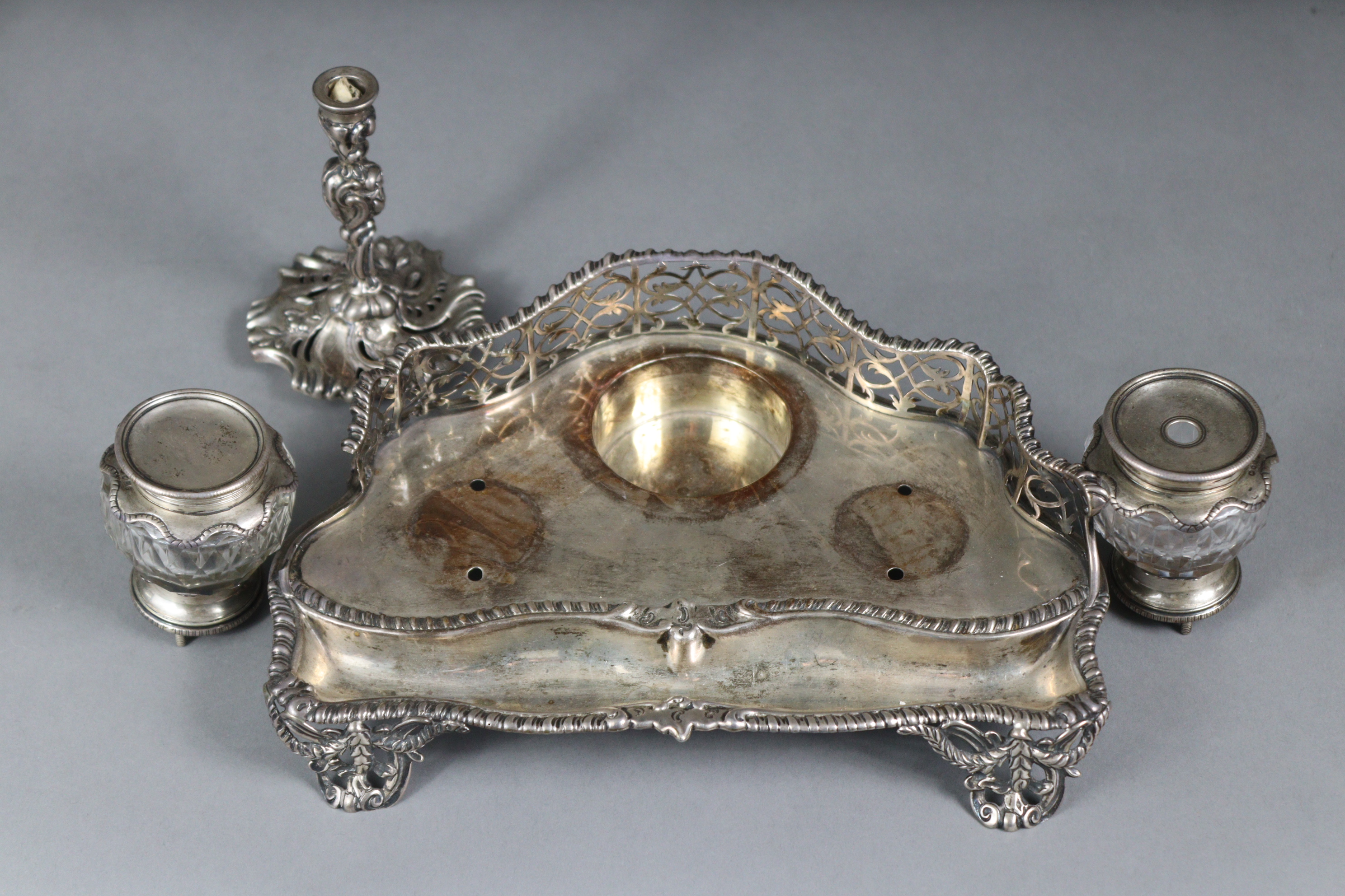 A Victorian silver inkstand of serpentine shape, with pierced gallery, fitted two glass inkwells - Image 3 of 6