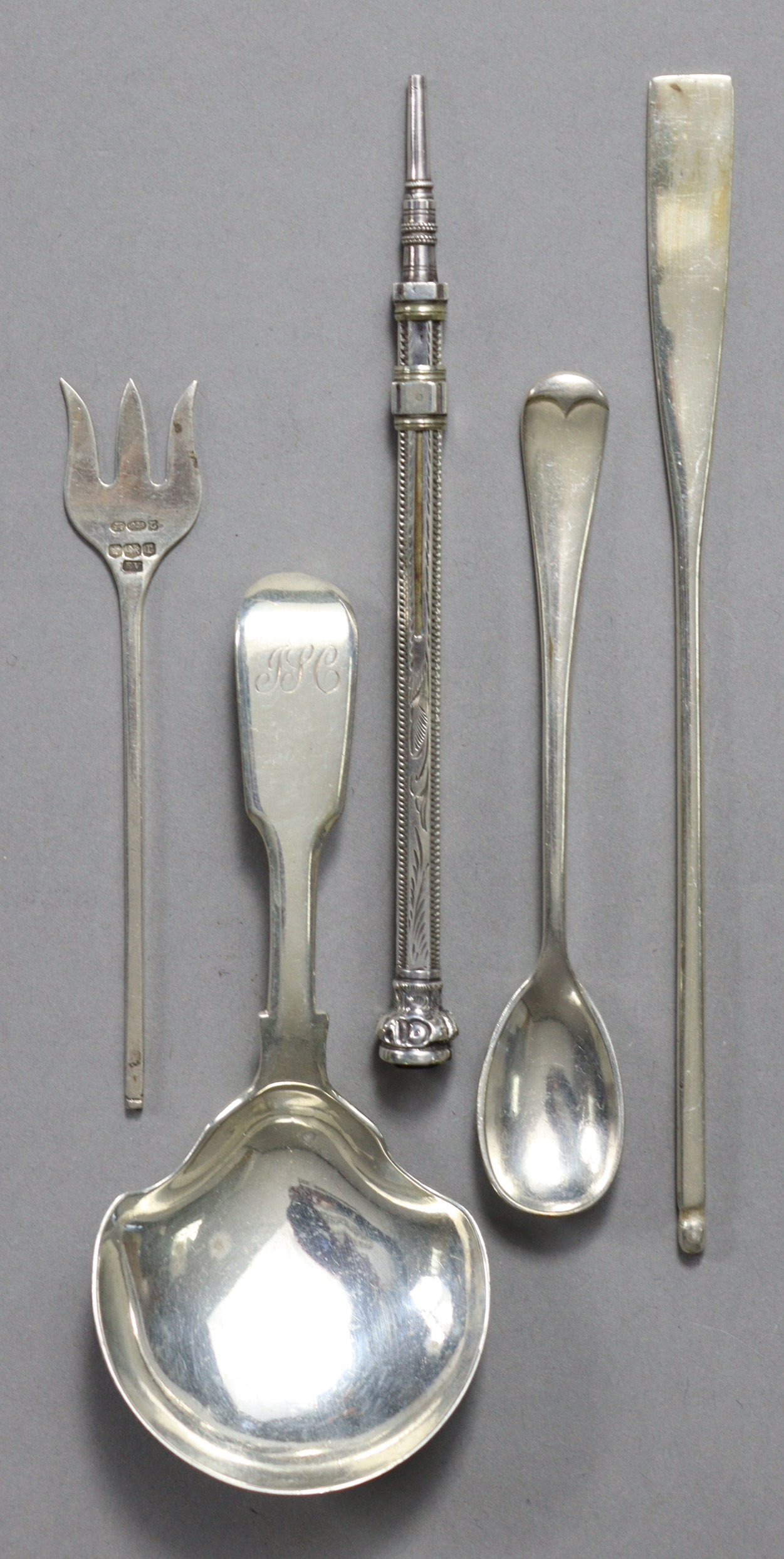 A Wm. IV silver Fiddle pattern caddy spoon with shovel-shaped bowl, London 1833 by A. B. Savory &