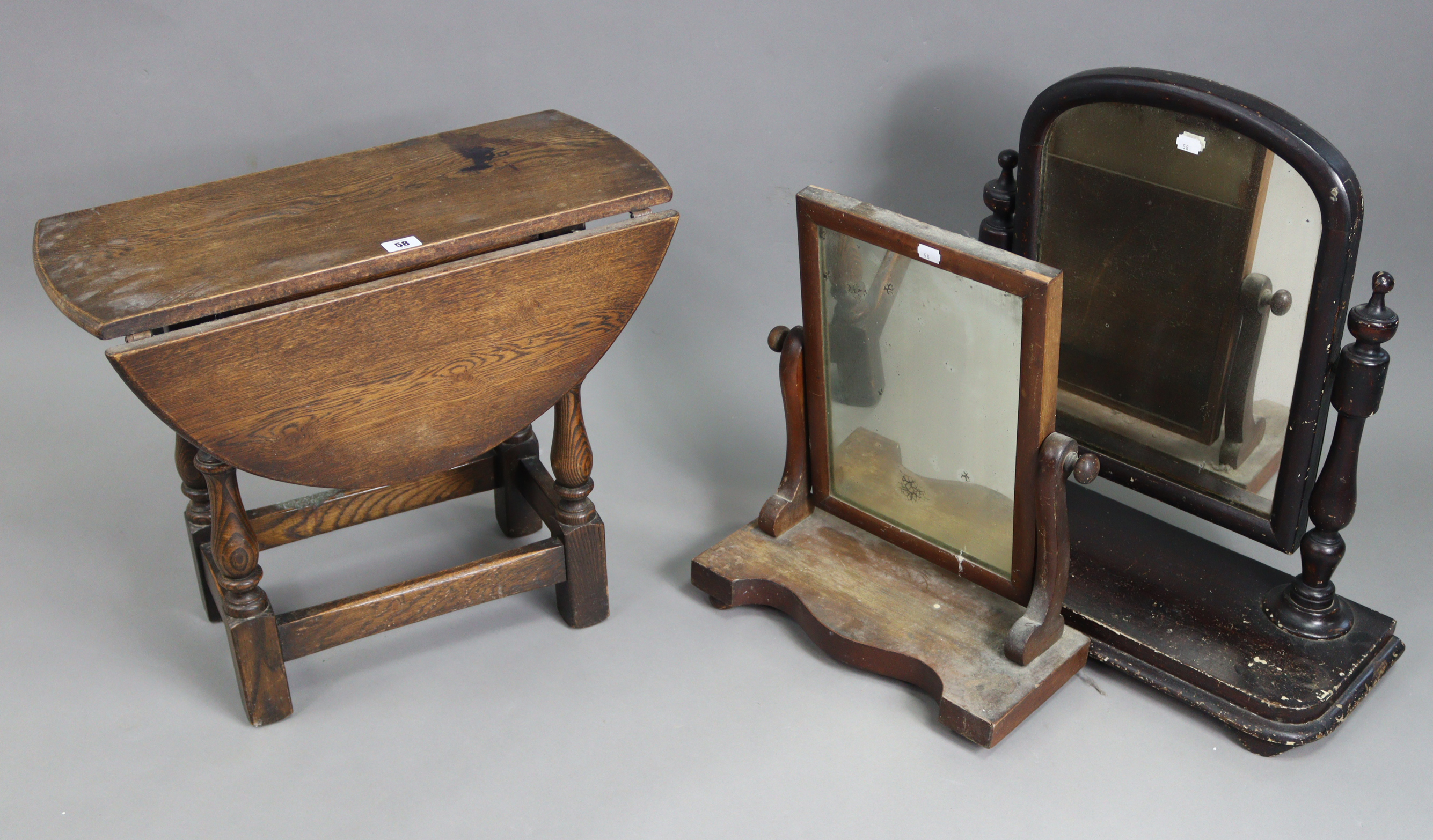 An oak oval drop-leaf occasional table, on turned supports with plain stretchers, 22¼” wide x 18½”