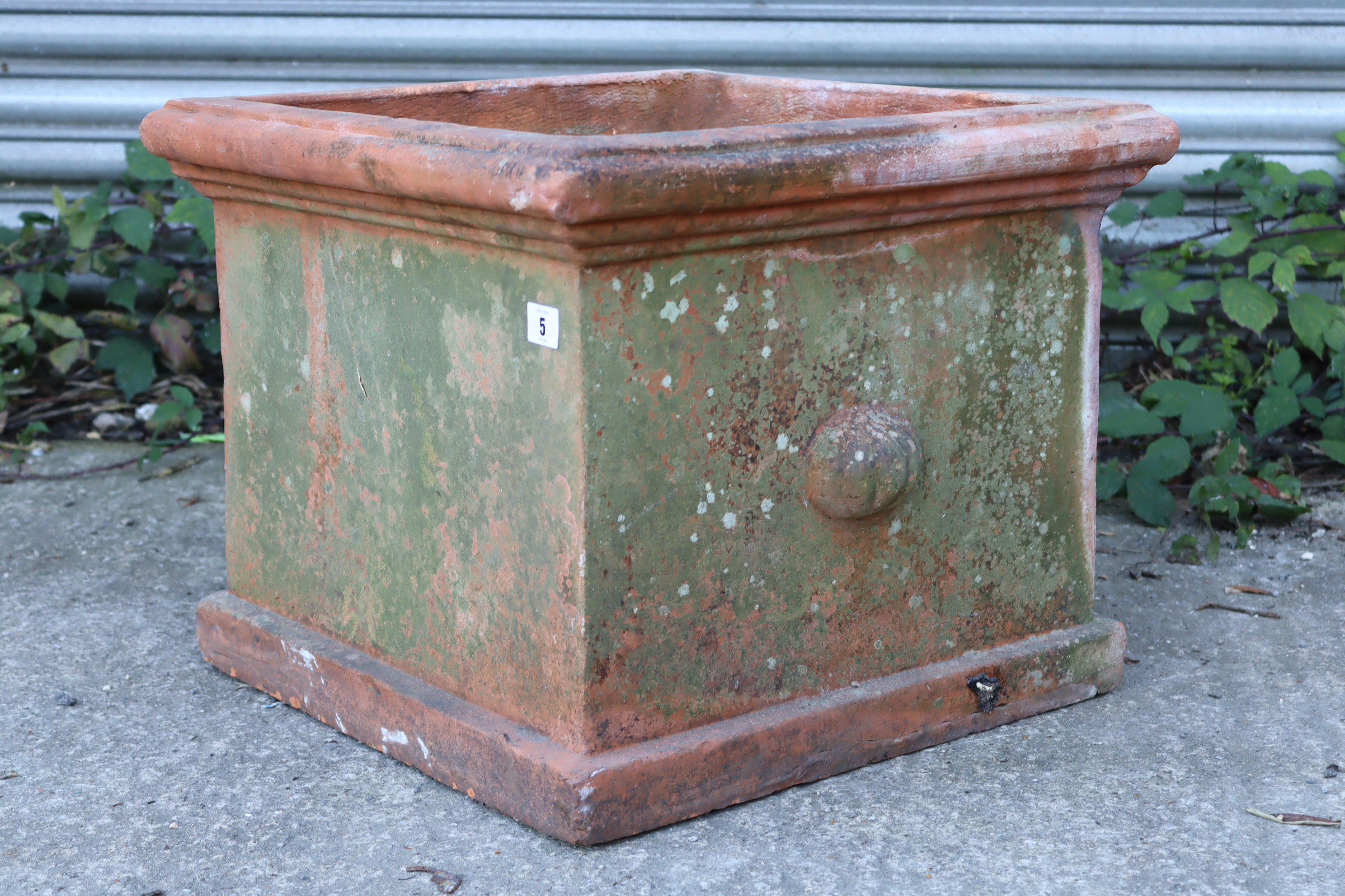 A terracotta planter of square form, 19½” wide x 16” high. - Bild 2 aus 2