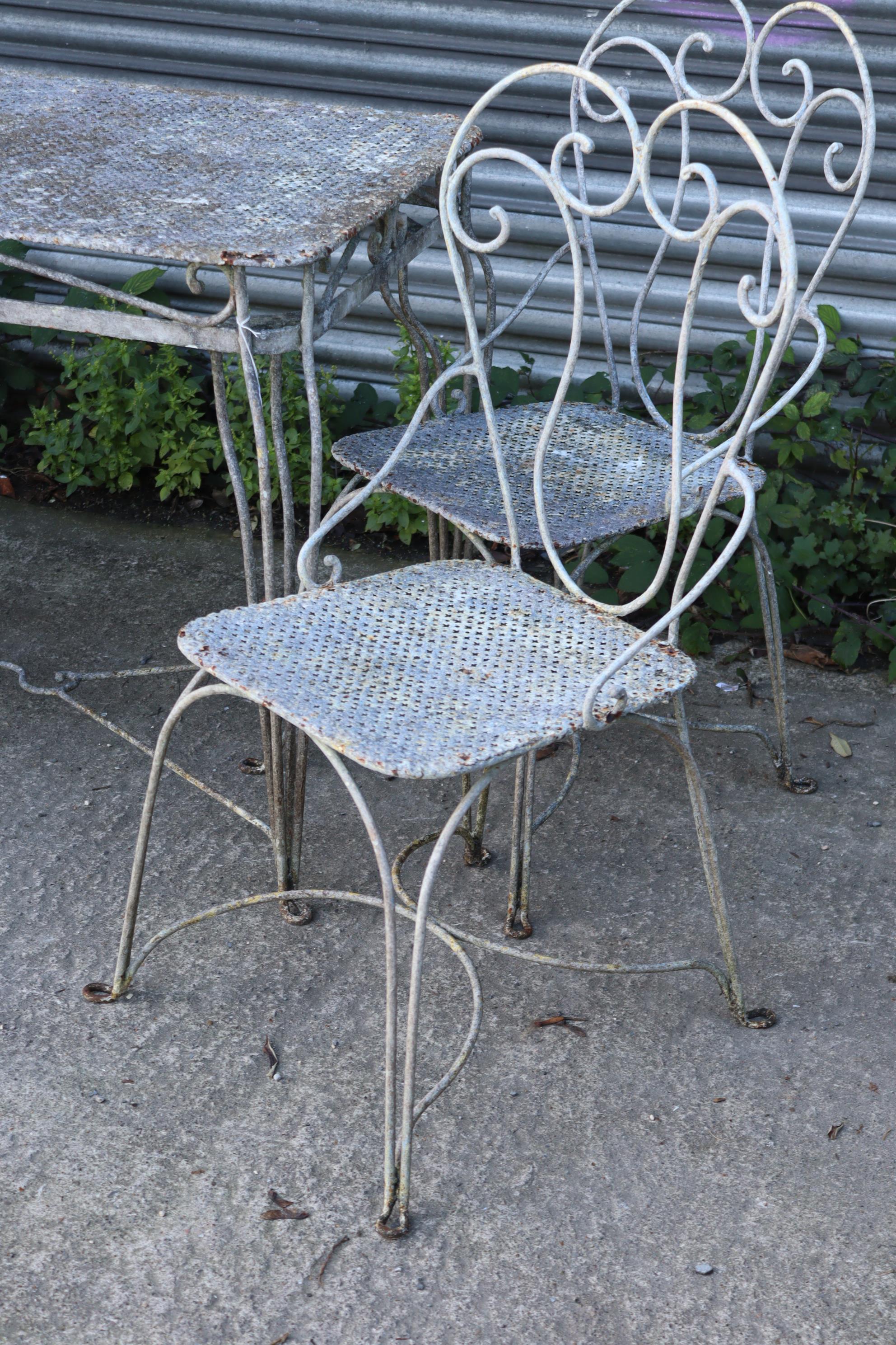 A white painted aluminium & wrought-iron garden table with rectangular top, & on four shaped legs - Bild 2 aus 3