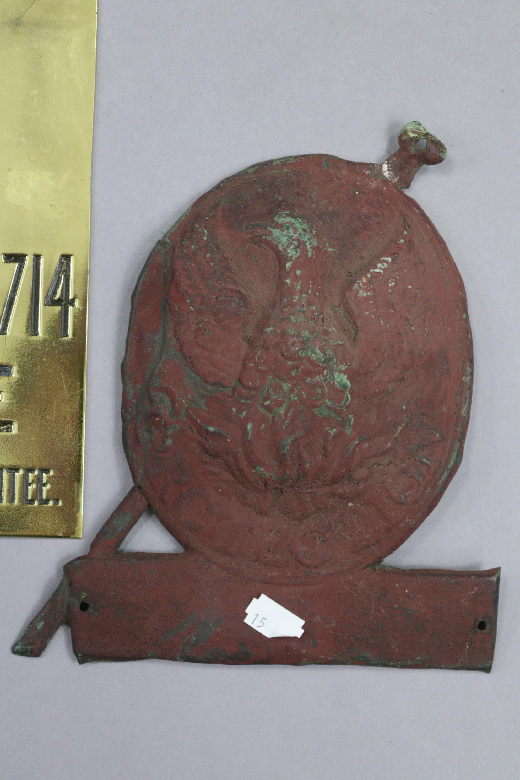 A late 18th century Royal Exchange lead fire mark (policy no. 37191) mounted on an oak plaque (10D - Image 2 of 3