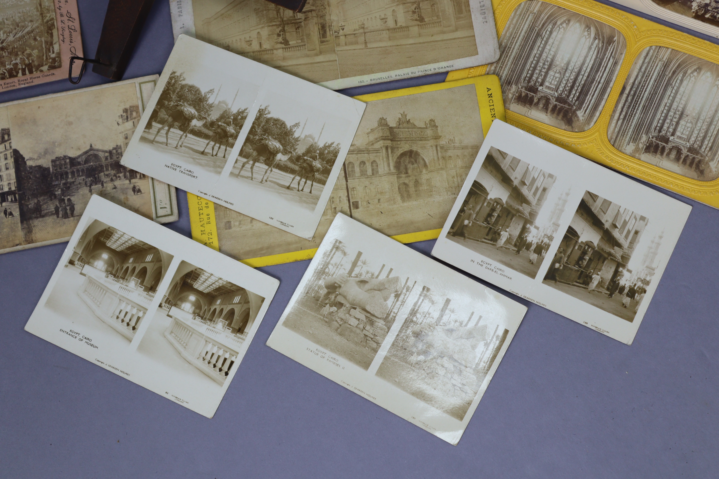 Approximately one hundred various vintage stereoview cards; & a vintage stereo-card viewer. - Image 2 of 4