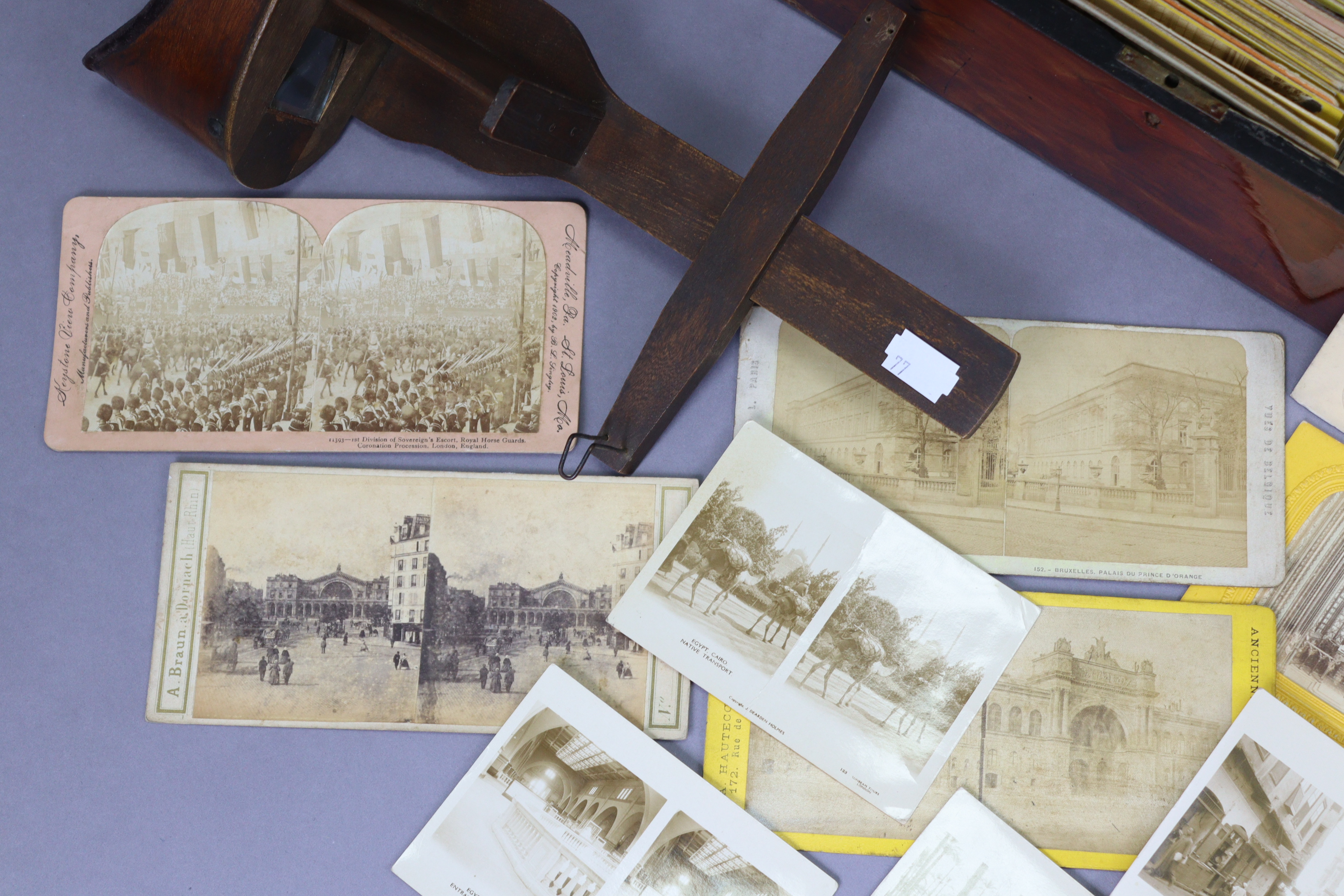 Approximately one hundred various vintage stereoview cards; & a vintage stereo-card viewer. - Image 3 of 4