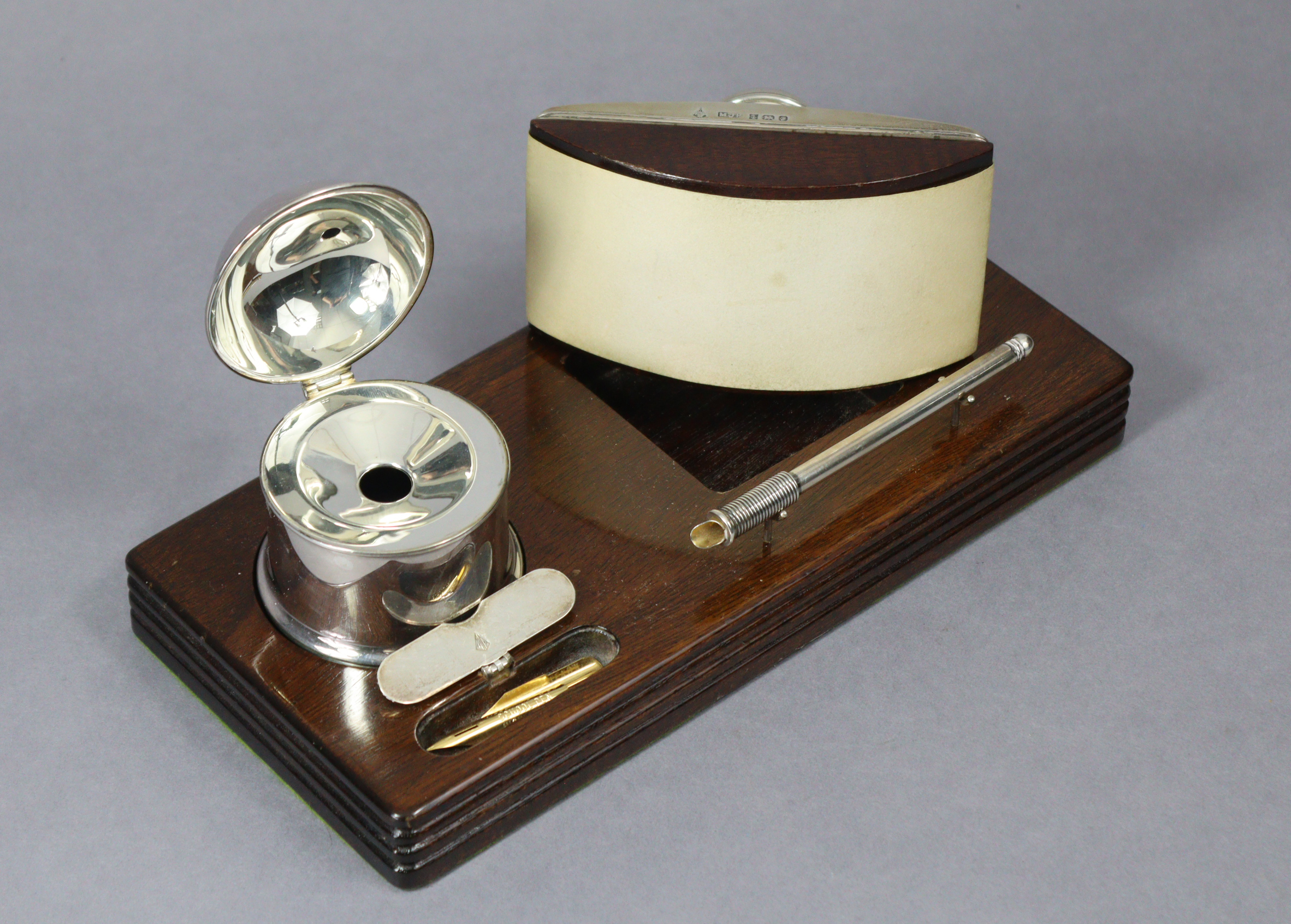 A contemporary silver desk set by Martyn Pugh of Redditch, comprising a cylindrical inkwell with - Image 2 of 4