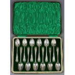 A set of twelve Edwardian silver Old English teaspoons with engraved decoration, Sheffield 1905,