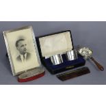 A pair of George V silver plain napkin rings, Sheffield 1926, by Atkin Bros., in fitted case (2.7