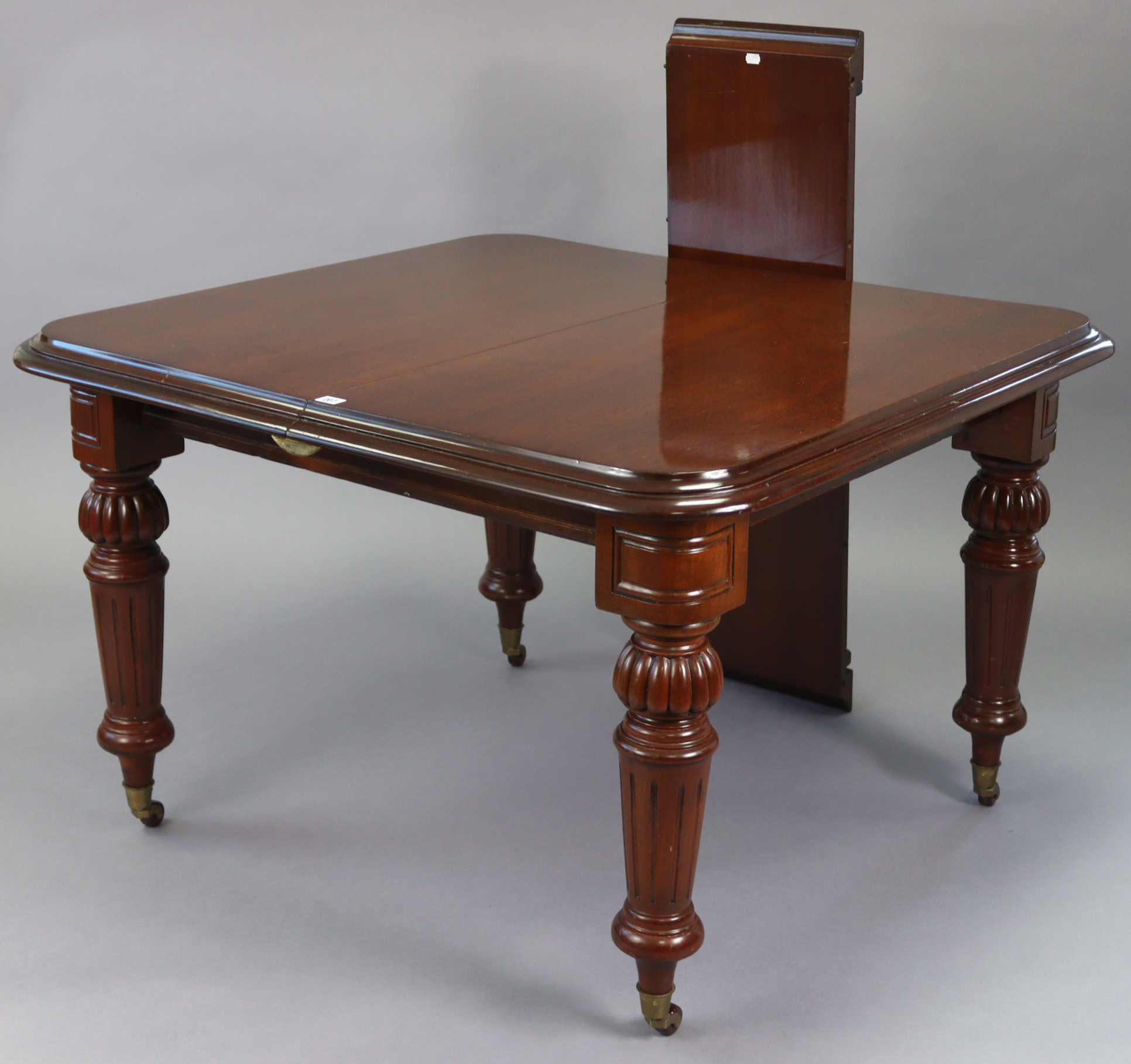 A Victorian-style mahogany extending dining table, with moulded edge & rounded corners to the