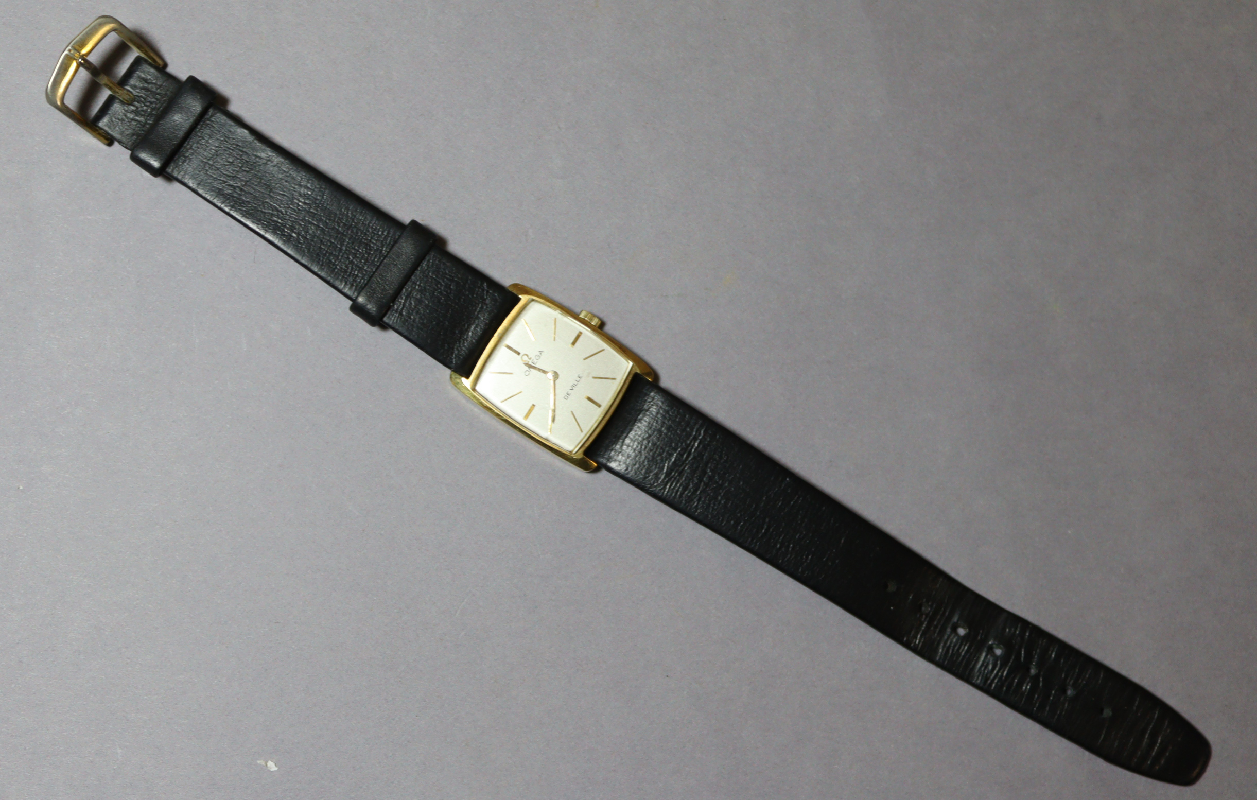 An Omega De Ville 18K ladies' wristwatch , the square silvered dial with gold hands & baton numerals - Image 2 of 4