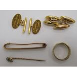 Yellow metal items of personal ornament: to include a 9ct gold ring 11