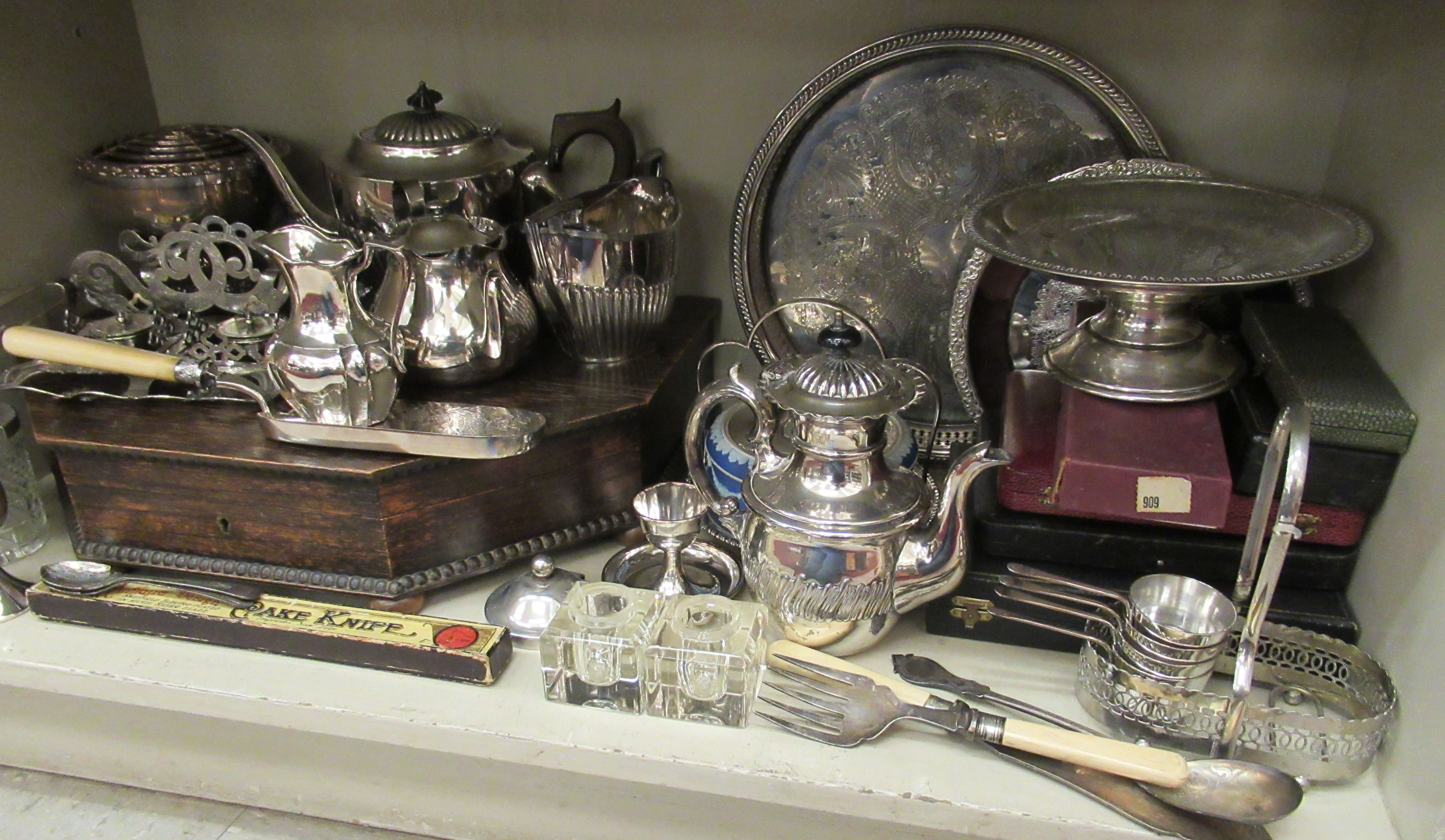 Silver plated tableware: to include a Walker & Hall demi reeded three piece tea set OS5