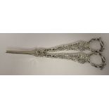 A pair of Edwardian silver grape scissors, naturalistically cast with trailing,