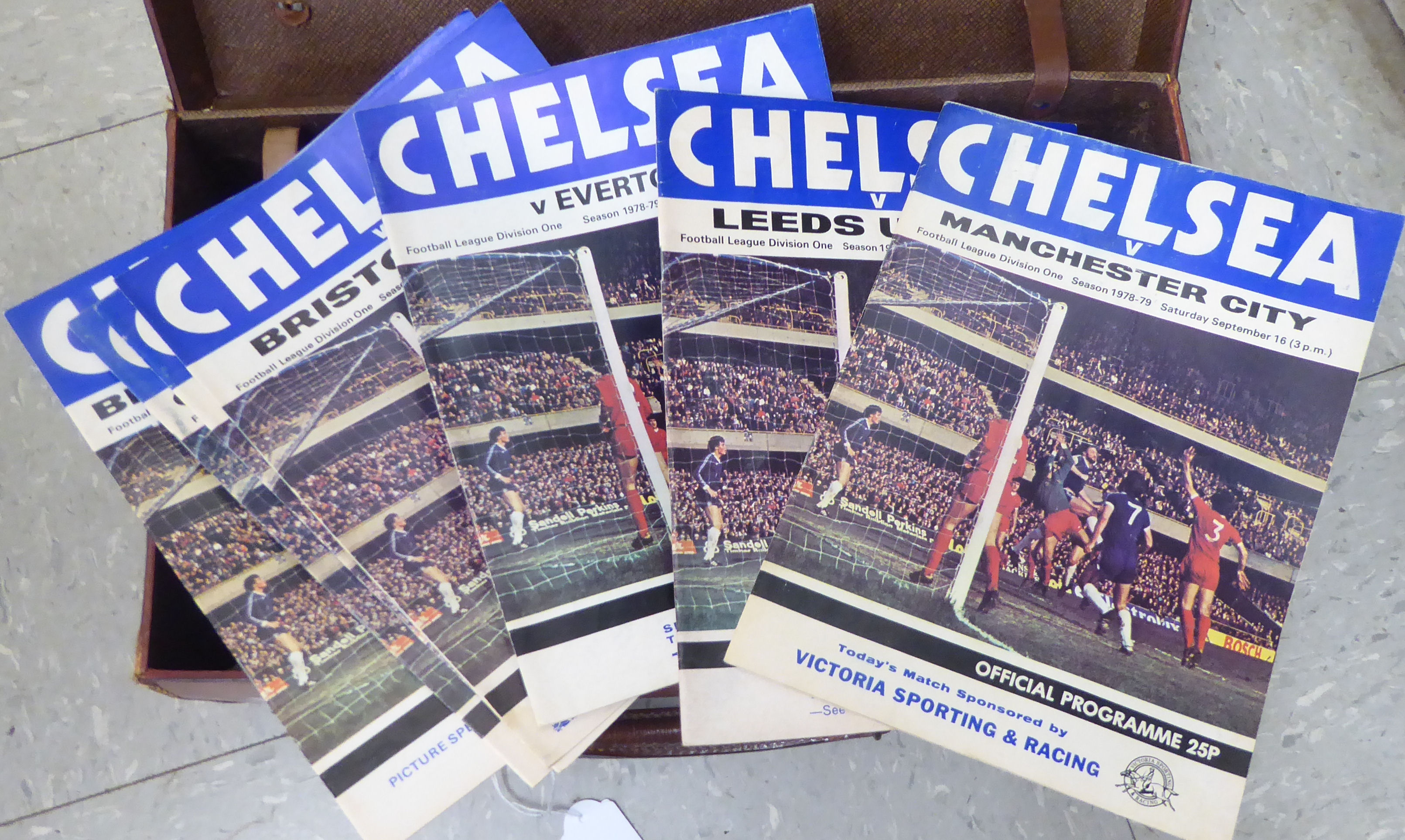 An uncollated collection of Chelsea FC programmes from the 1970s to the 1990s, - Image 4 of 4