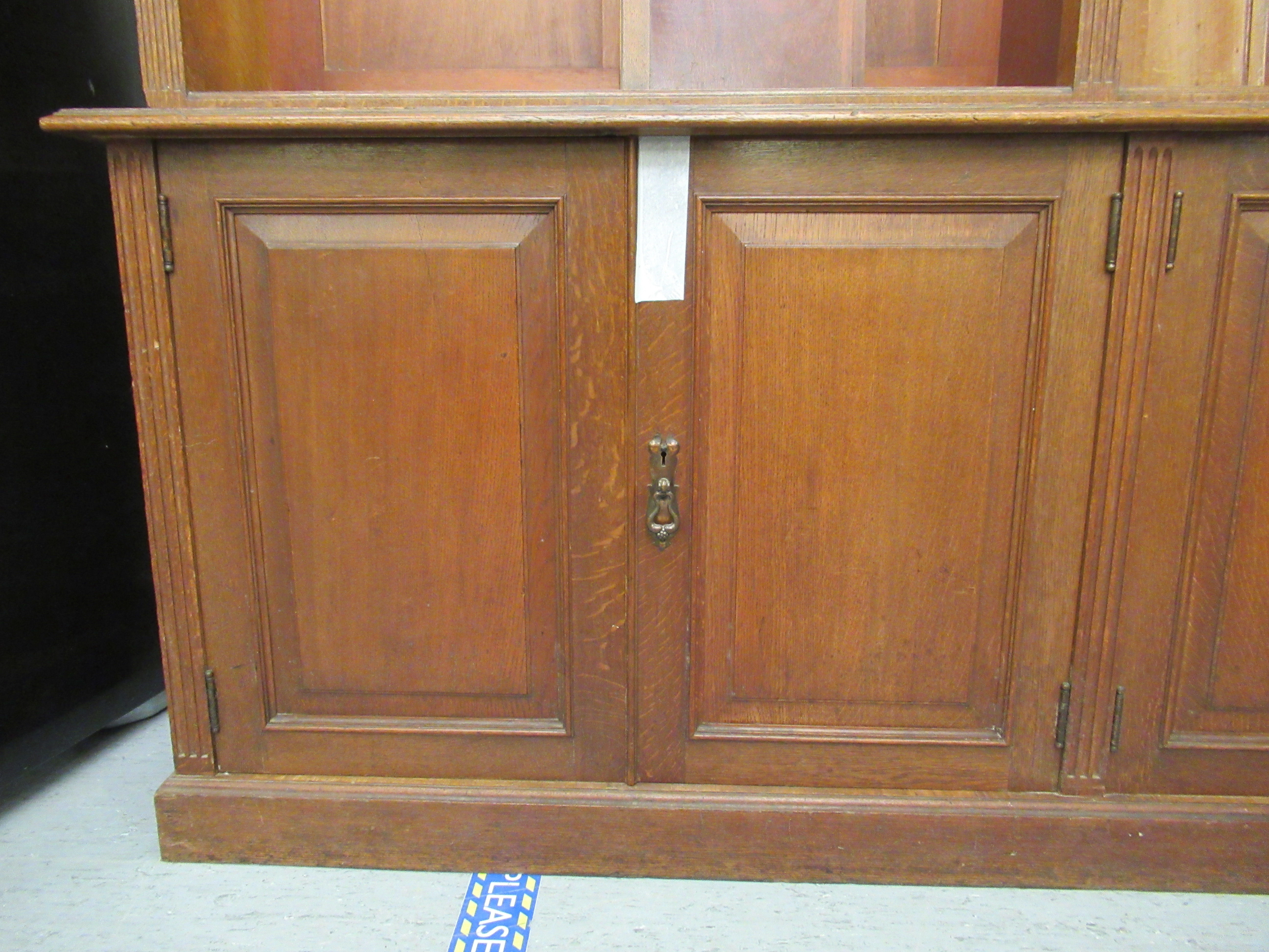An Edwardian oak L-shaped library bookcase, having a moulded cornice, - Image 3 of 5