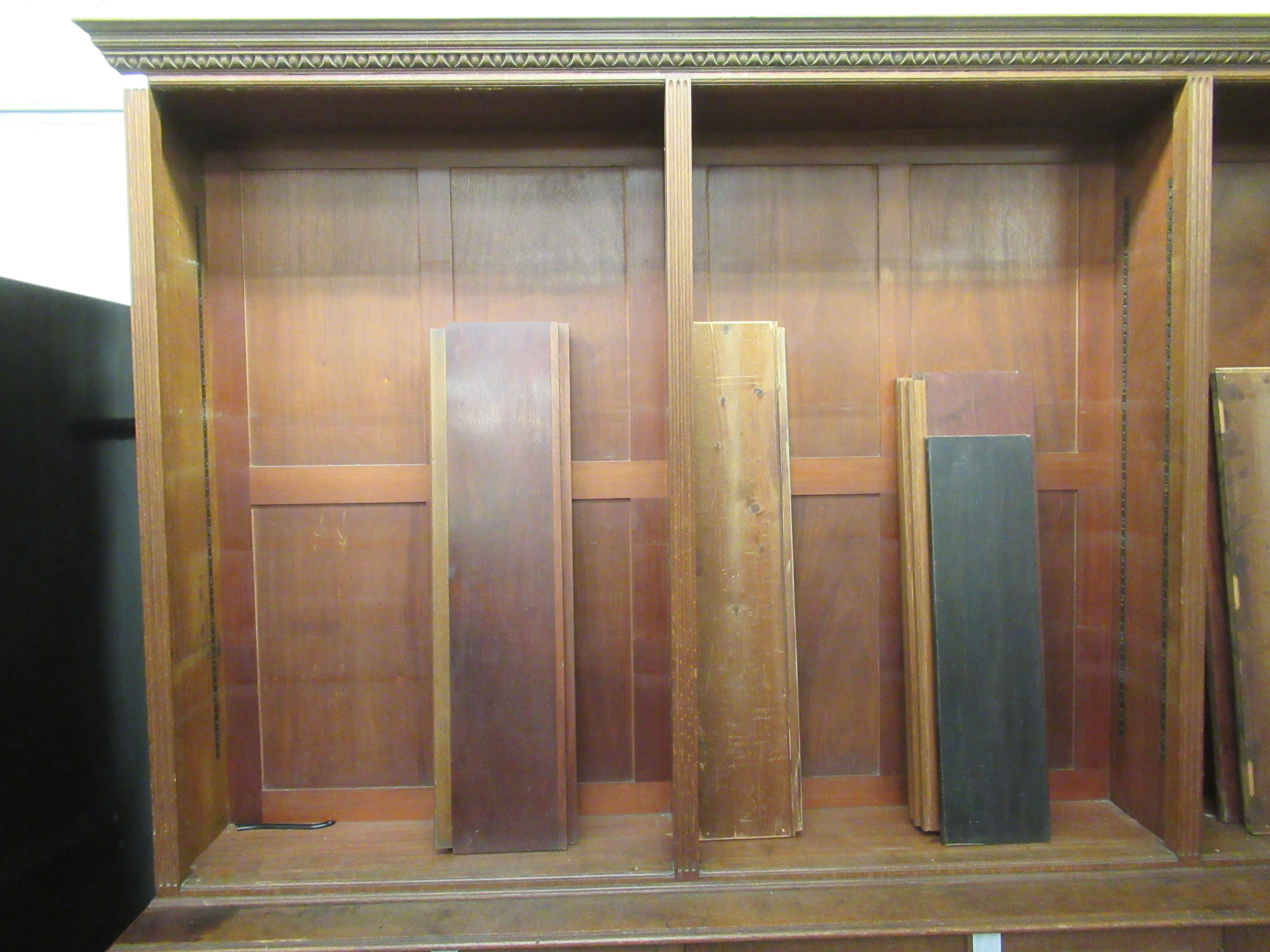 An Edwardian oak L-shaped library bookcase, having a moulded cornice, - Image 2 of 5