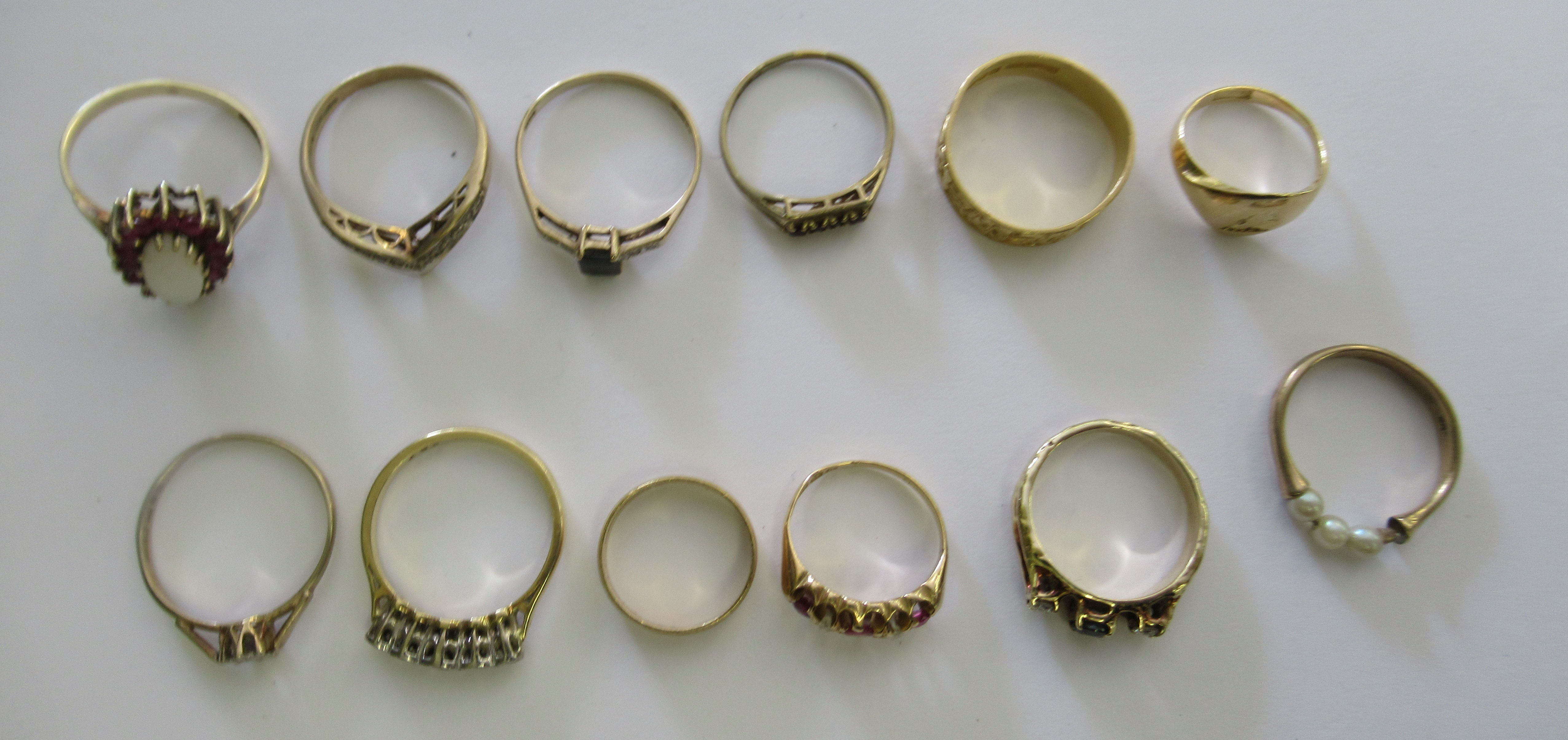 Gold and gold coloured metal rings, - Image 2 of 2
