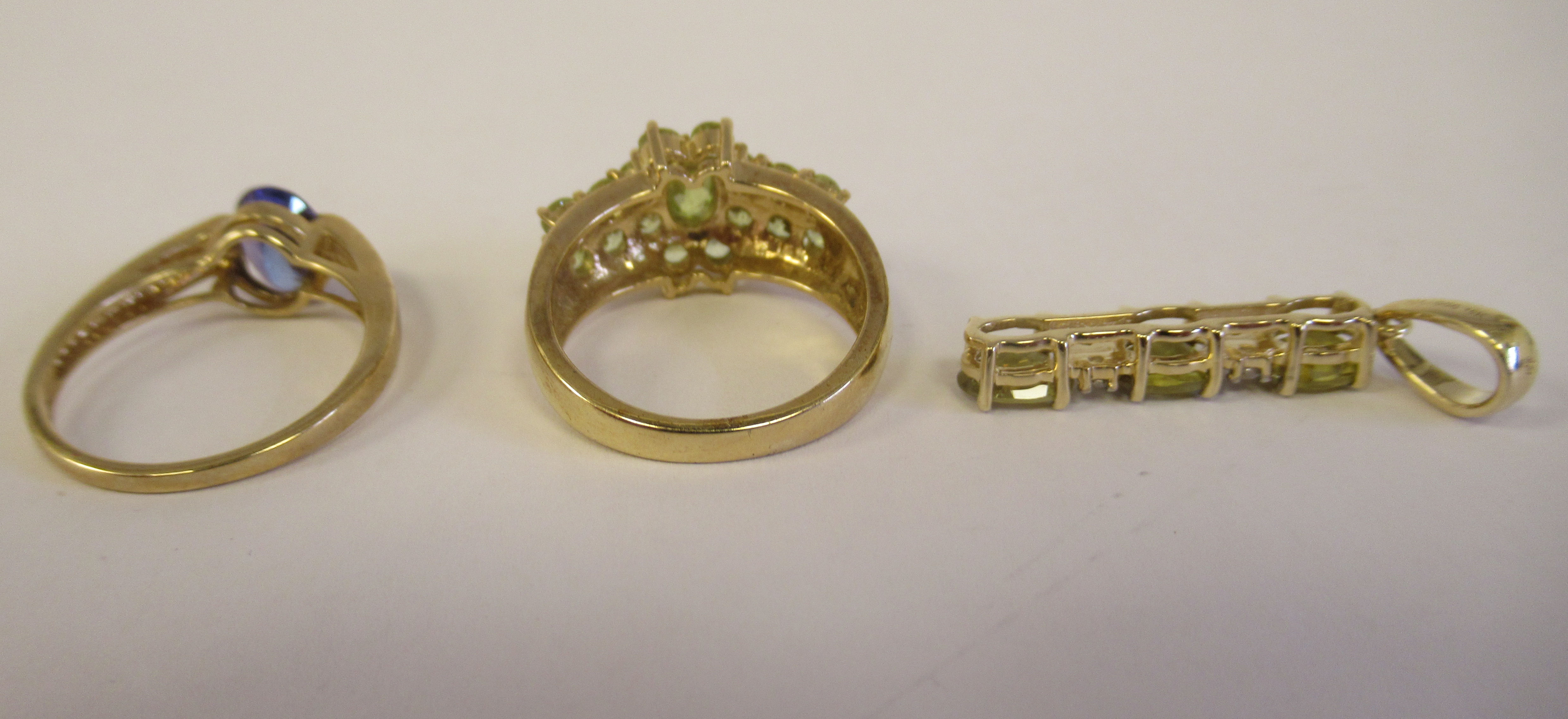 Gold mounted jewellery: to include a 9ct capelinha sphere cluster ring 11 - Image 3 of 5