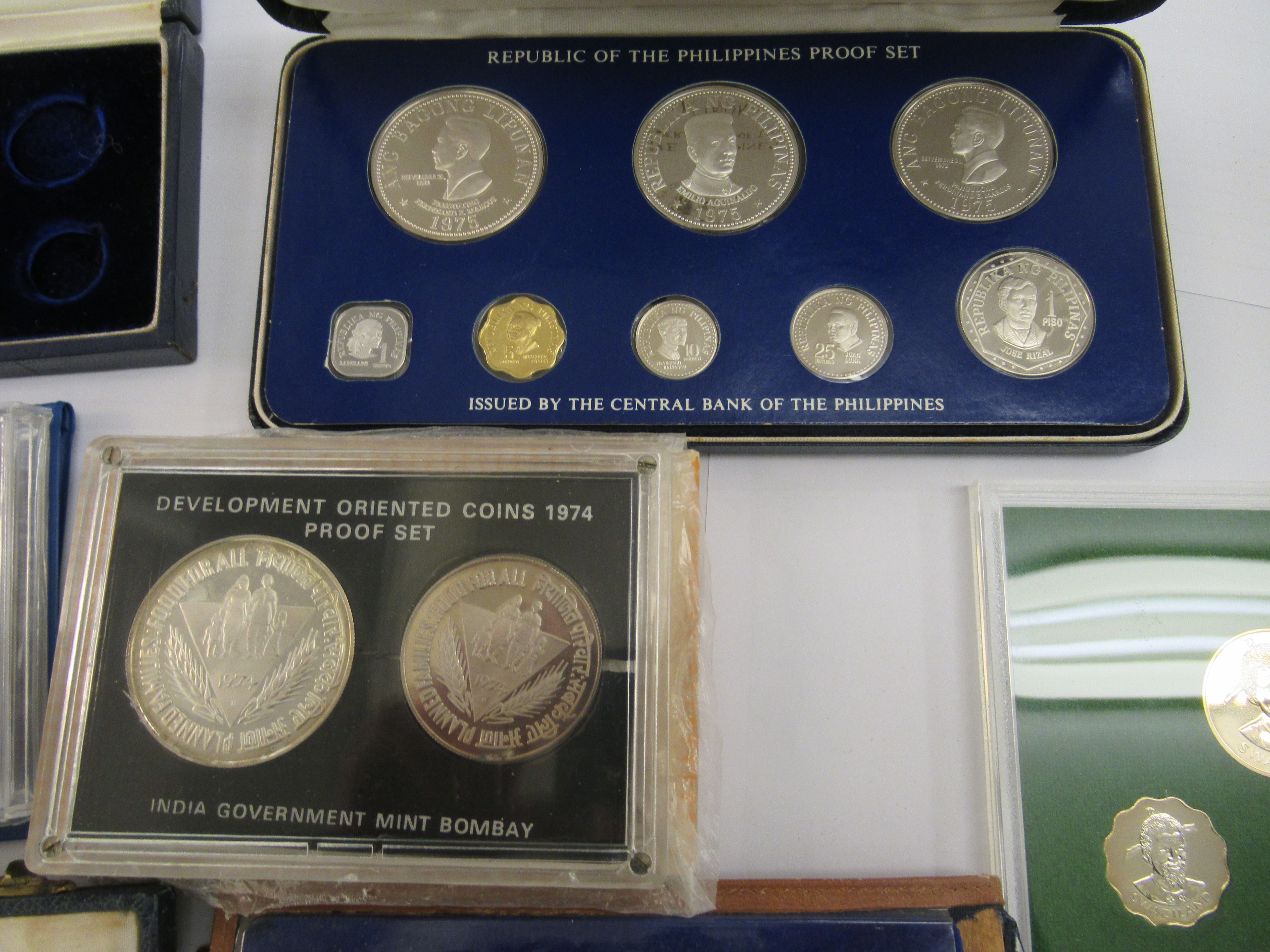 World proof and other coins: to include Royal Australian Mint; New Zealand; - Image 3 of 3