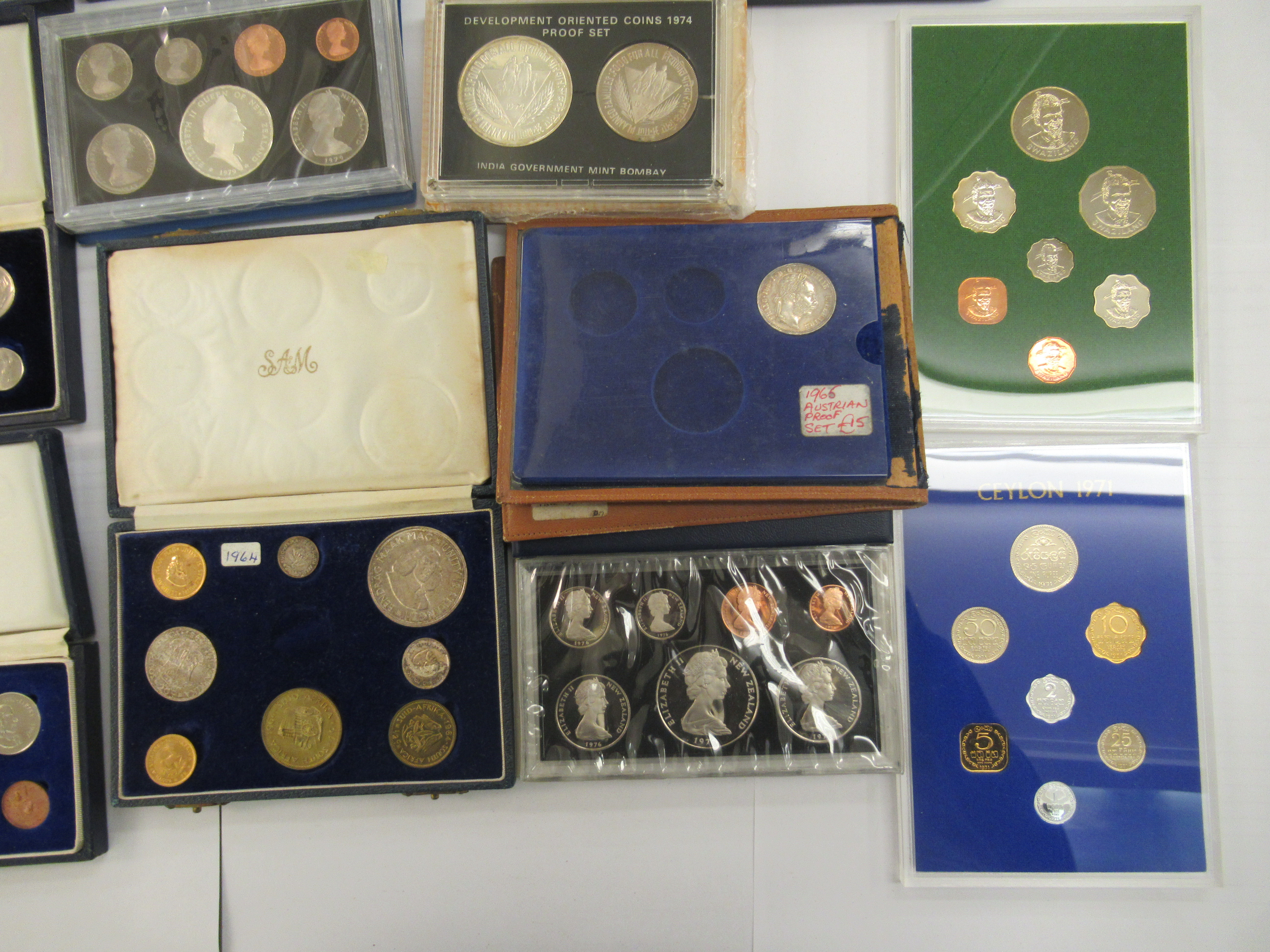 World proof and other coins: to include Royal Australian Mint; New Zealand; - Image 2 of 3