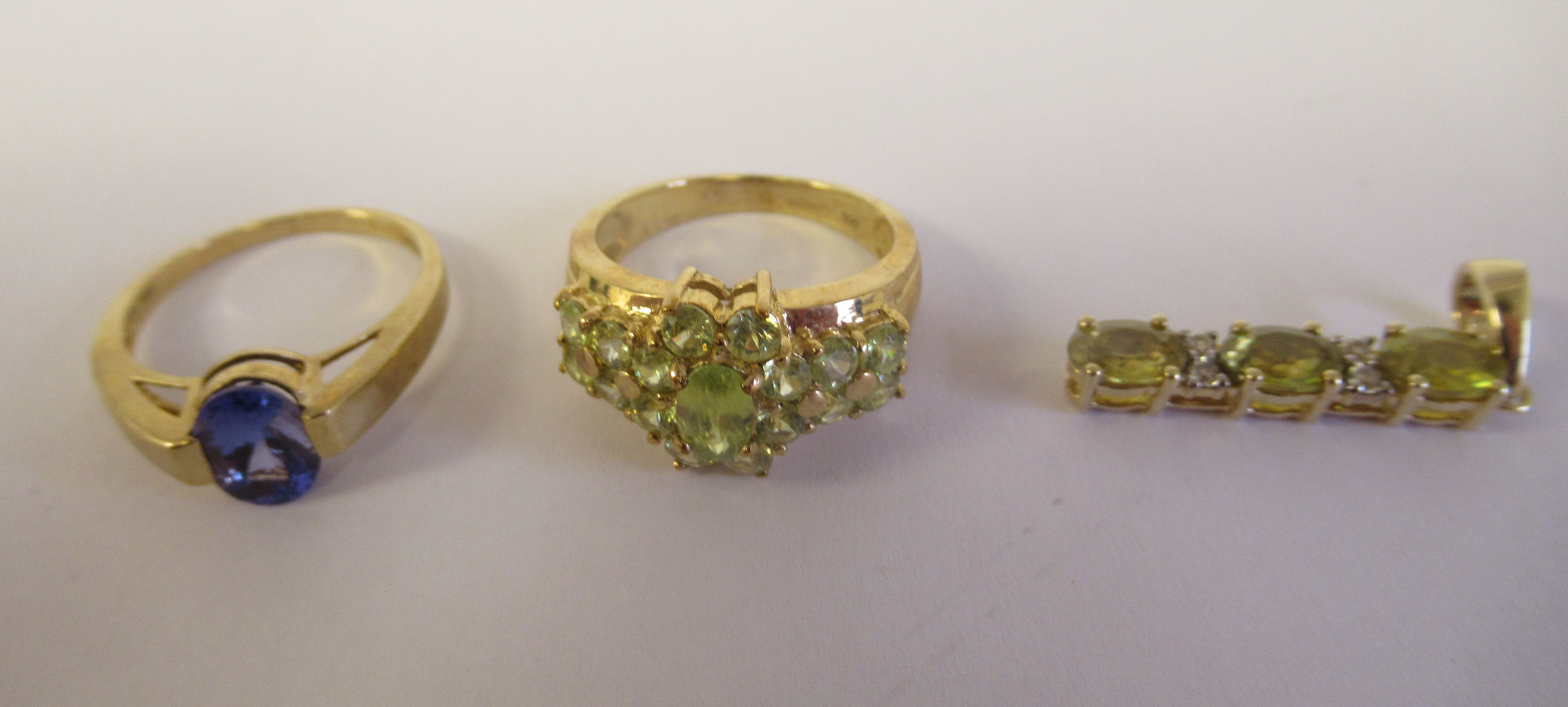 Gold mounted jewellery: to include a 9ct capelinha sphere cluster ring 11 - Image 2 of 5