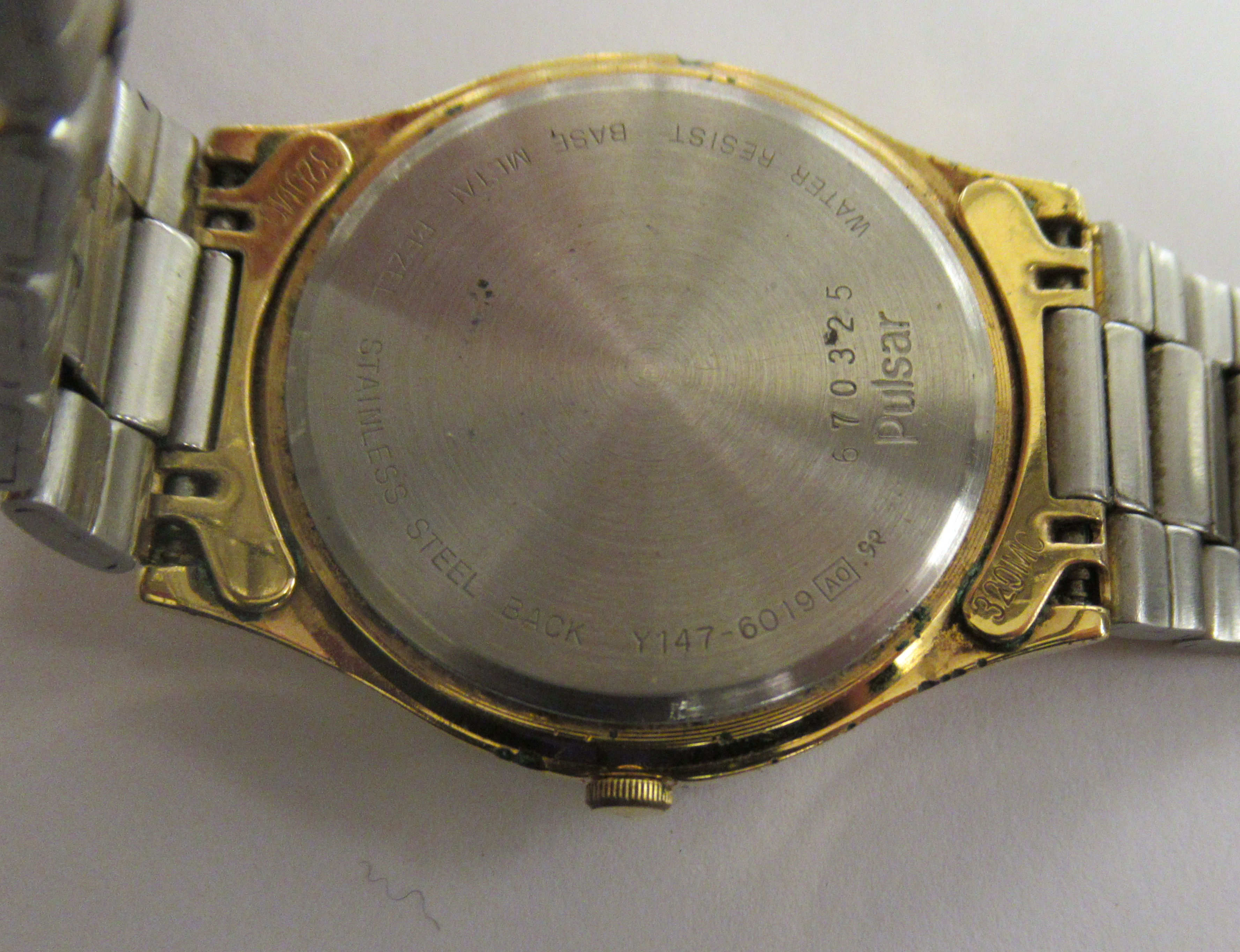 A Seiko Quartz stainless steel cased bracelet watch, - Image 4 of 5