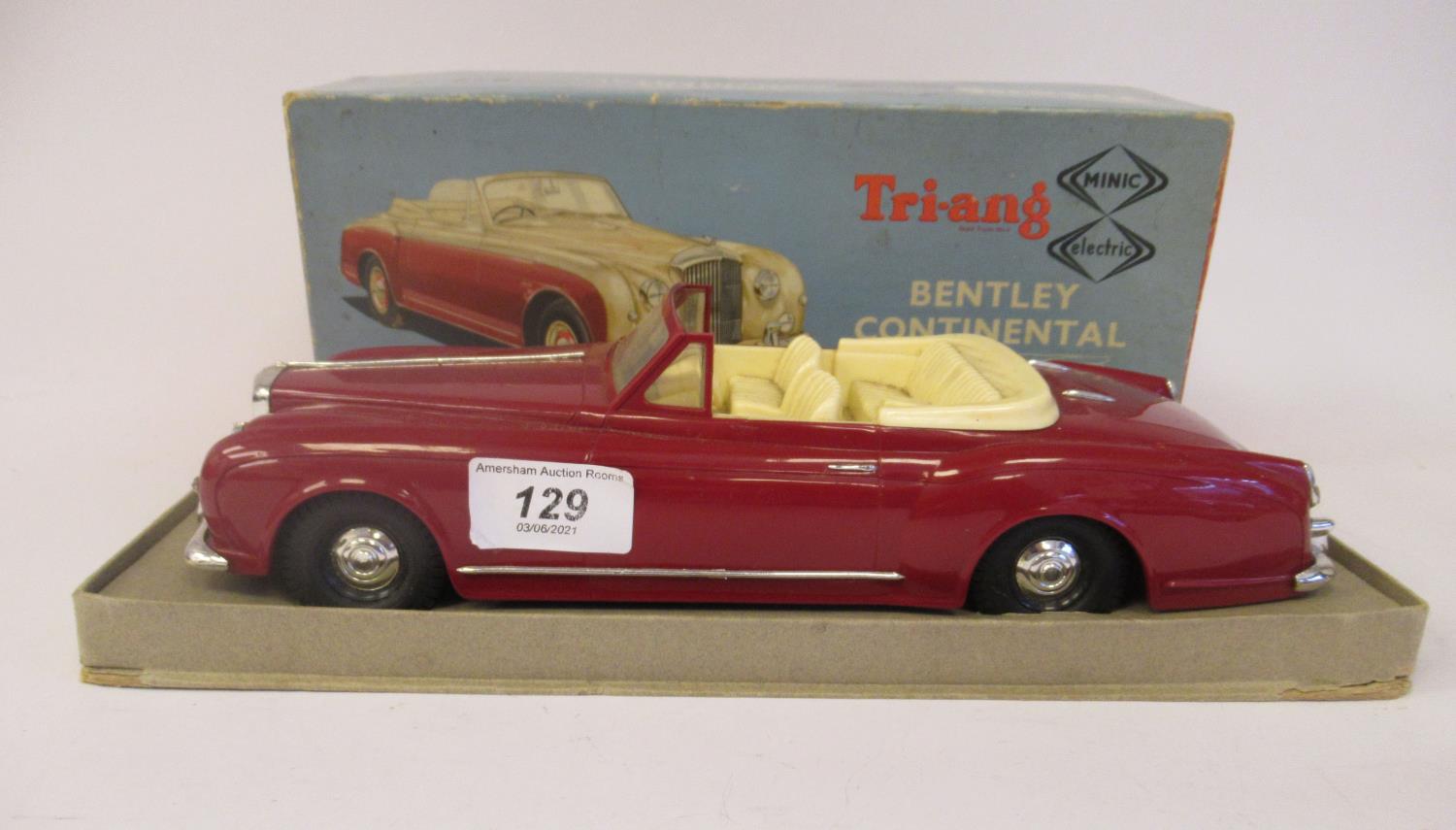 A Tri-ang Minic Electric M.014 1/20 scale, battery powered model Bentley Continental in maroon - Bild 2 aus 7