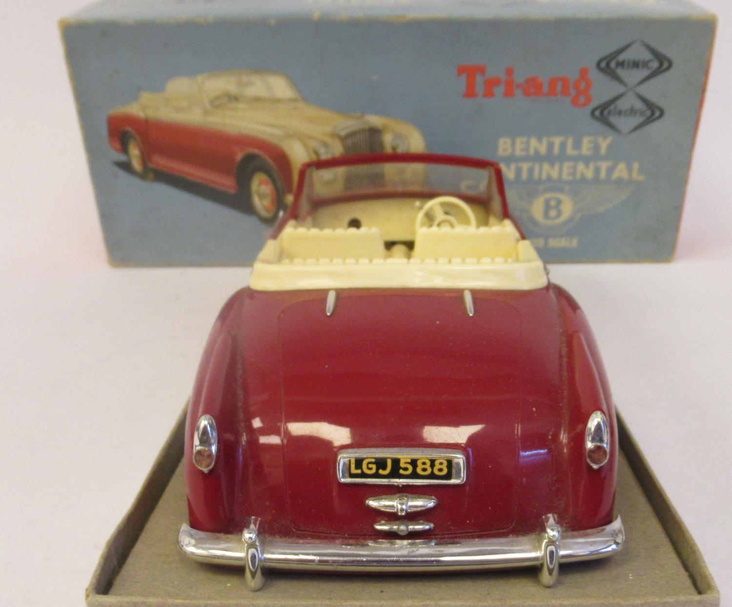 A Tri-ang Minic Electric M.014 1/20 scale, battery powered model Bentley Continental in maroon - Bild 4 aus 7