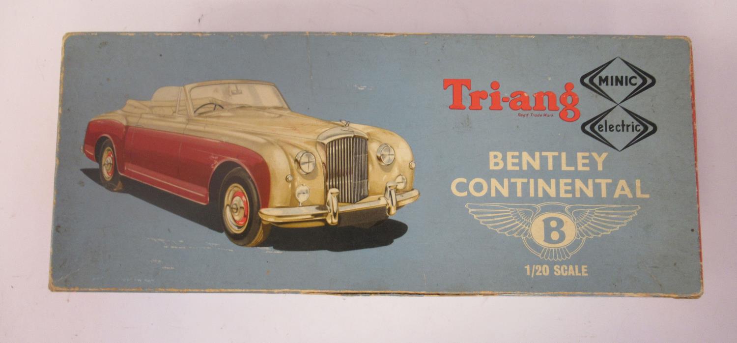 A Tri-ang Minic Electric M.014 1/20 scale, battery powered model Bentley Continental in maroon - Bild 7 aus 7