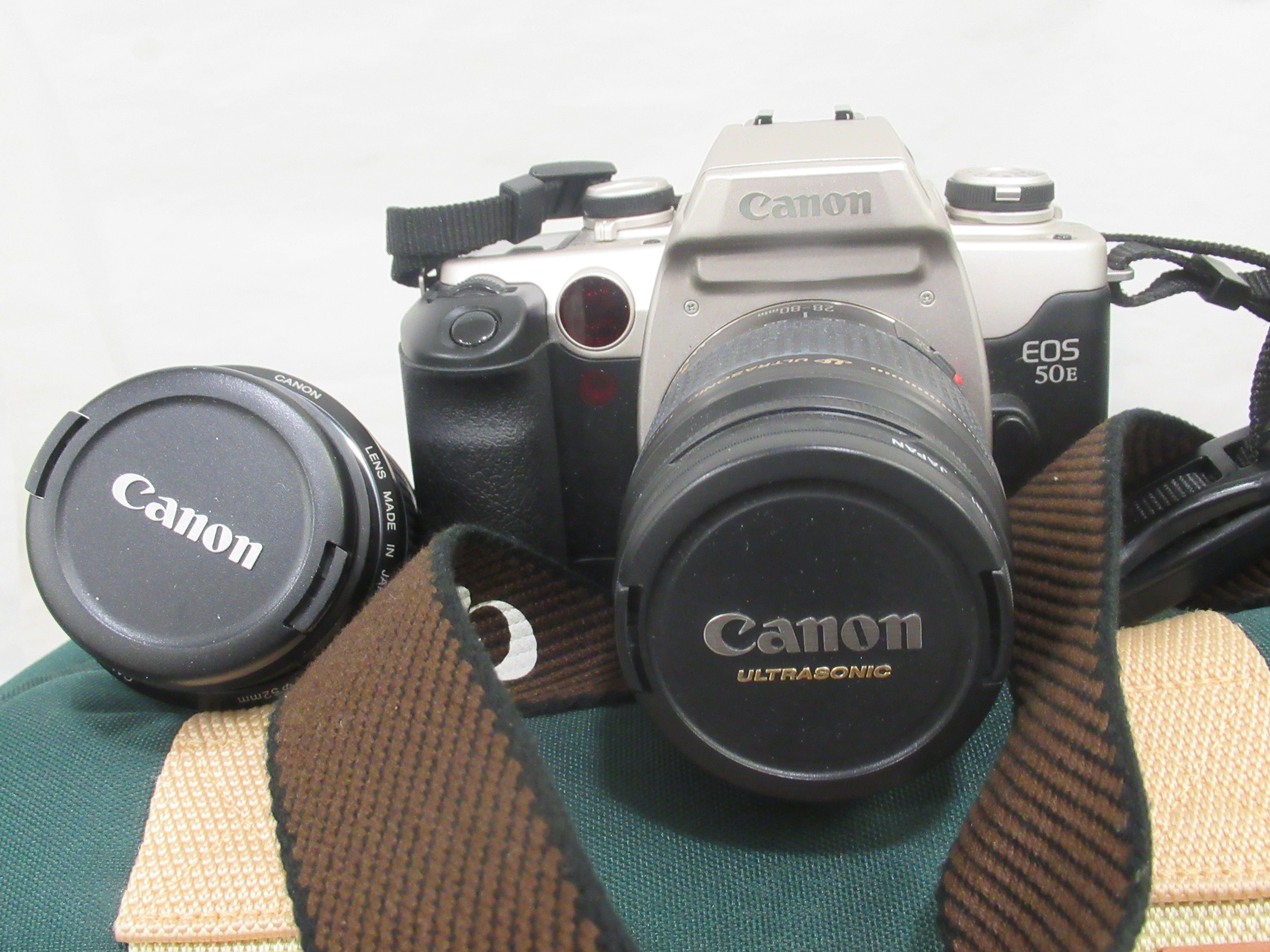 Photographic equipment and accessories: to include Minolta lenses; a Canon E05 50E; and a pair of - Image 8 of 9