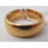 A 22ct gold wedding band