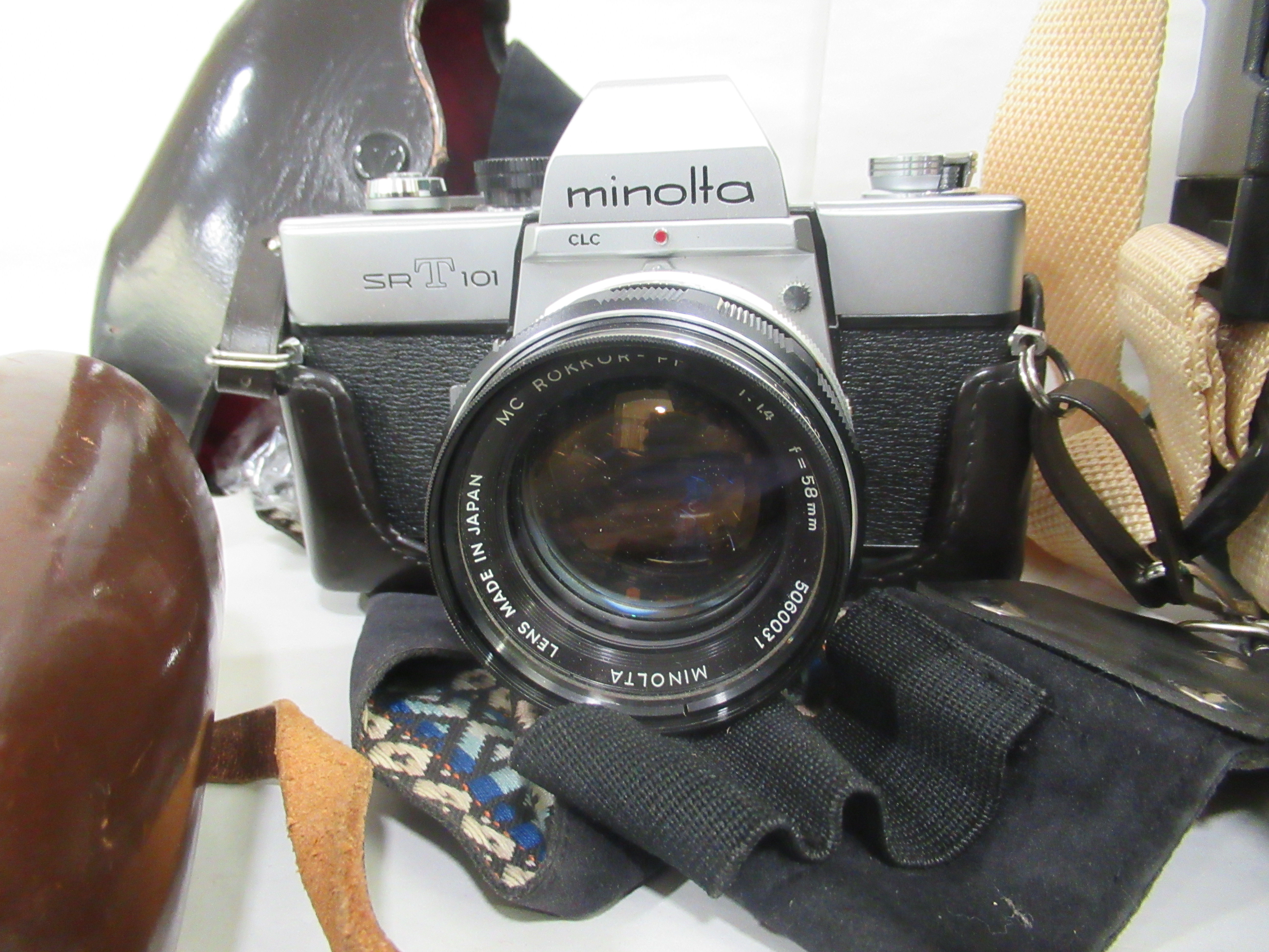 Photographic equipment and accessories: to include Minolta lenses; a Canon E05 50E; and a pair of - Image 7 of 9