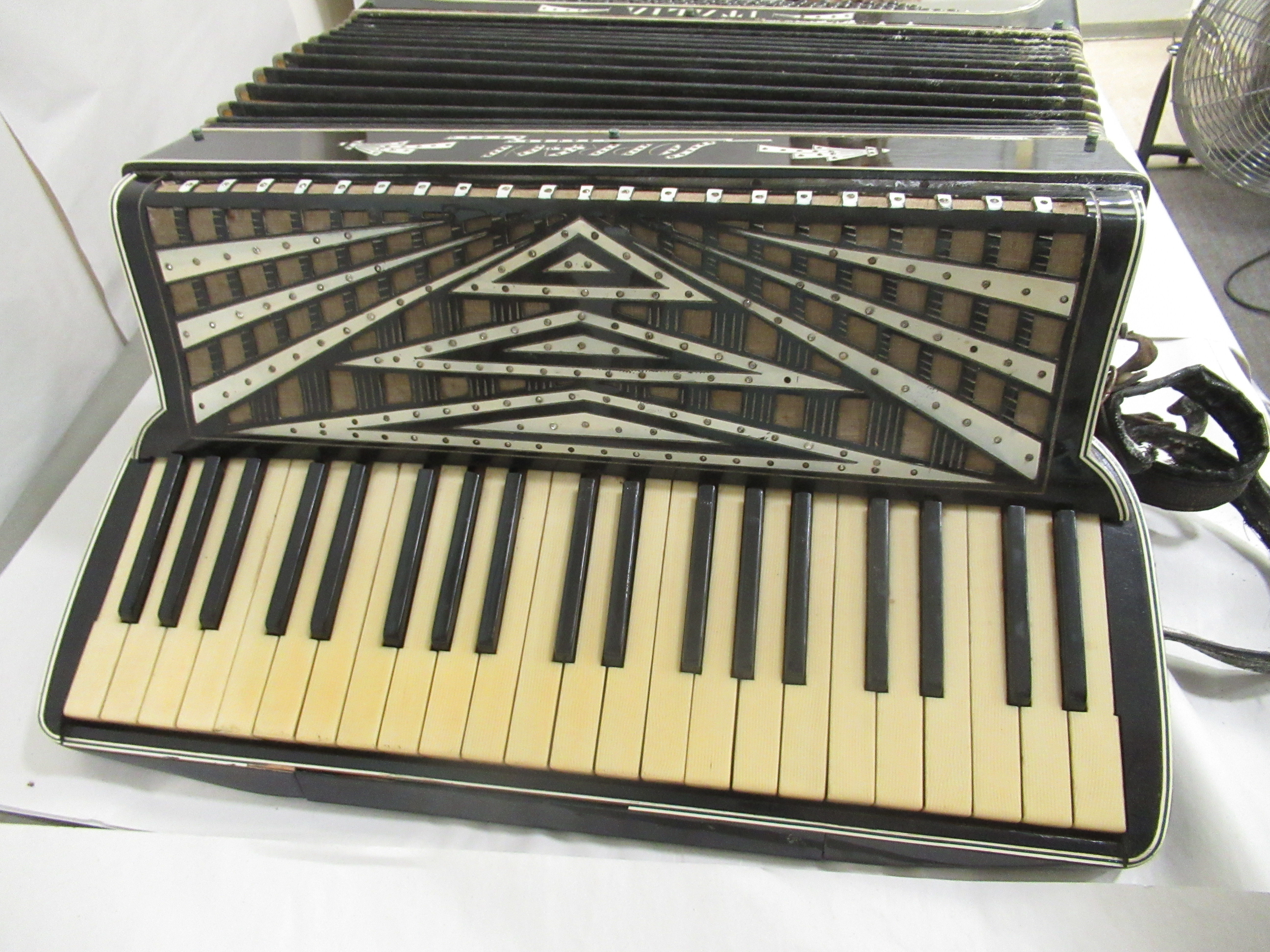 A Soprani of Italy piano accordion  cased - Image 4 of 6