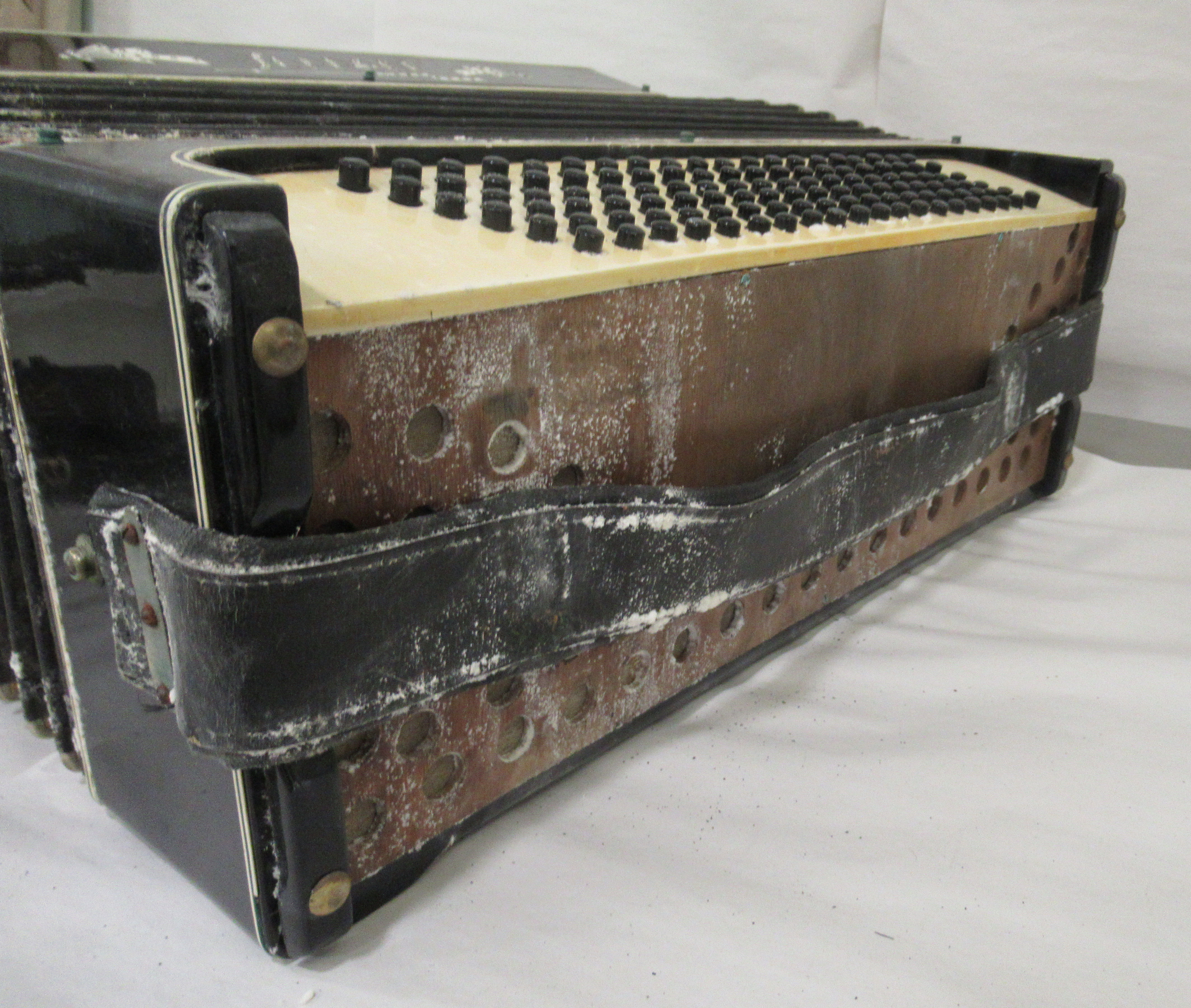 A Soprani of Italy piano accordion  cased - Image 5 of 6