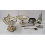 Silver collectables: to include an Edwardian pedestal salt of pierced oval form  Birmingham 1906