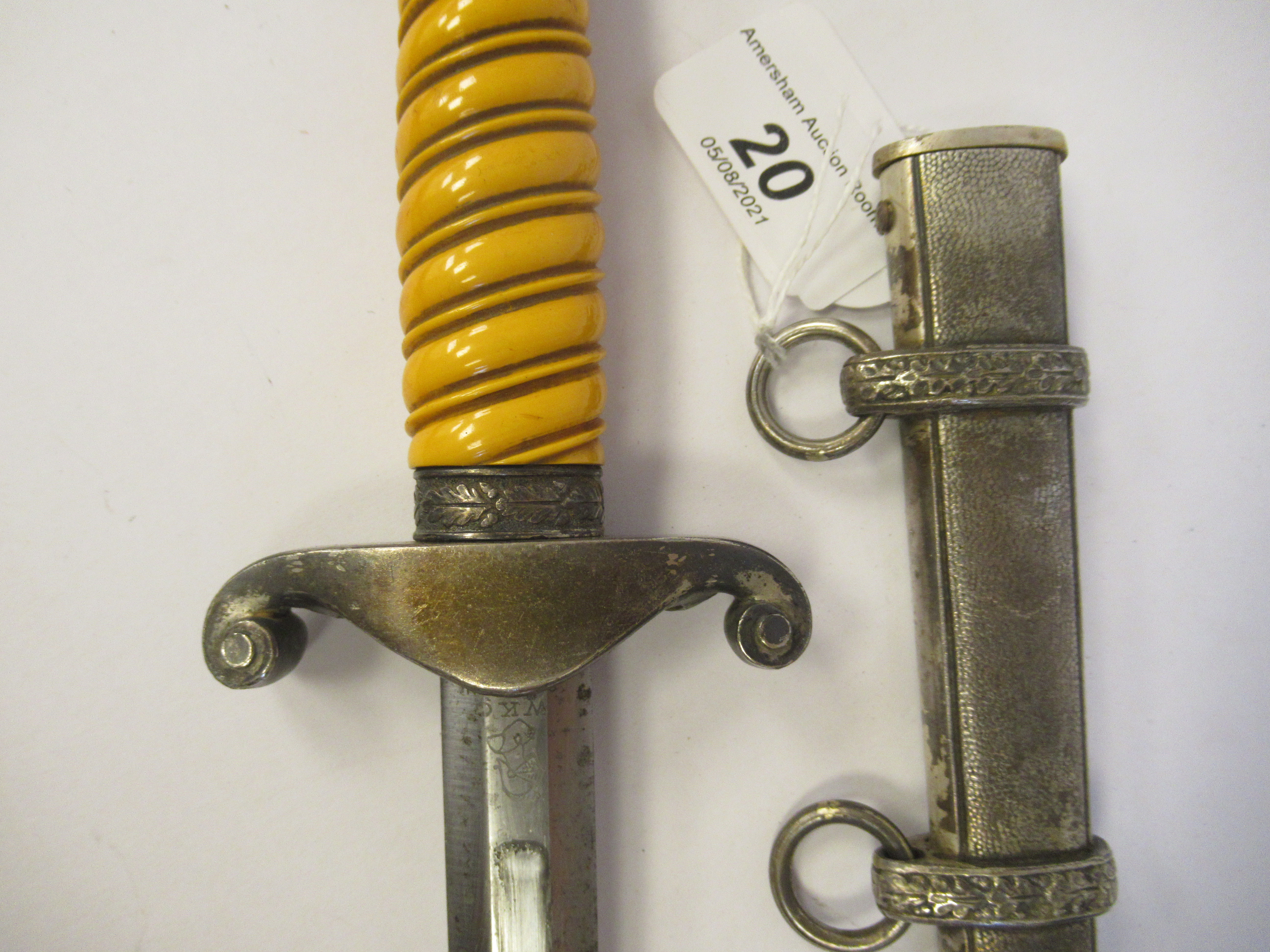 A German Third Reich officer's dress dagger with oakleaf ornament, a ribbed orange phenol handgrip - Image 5 of 7