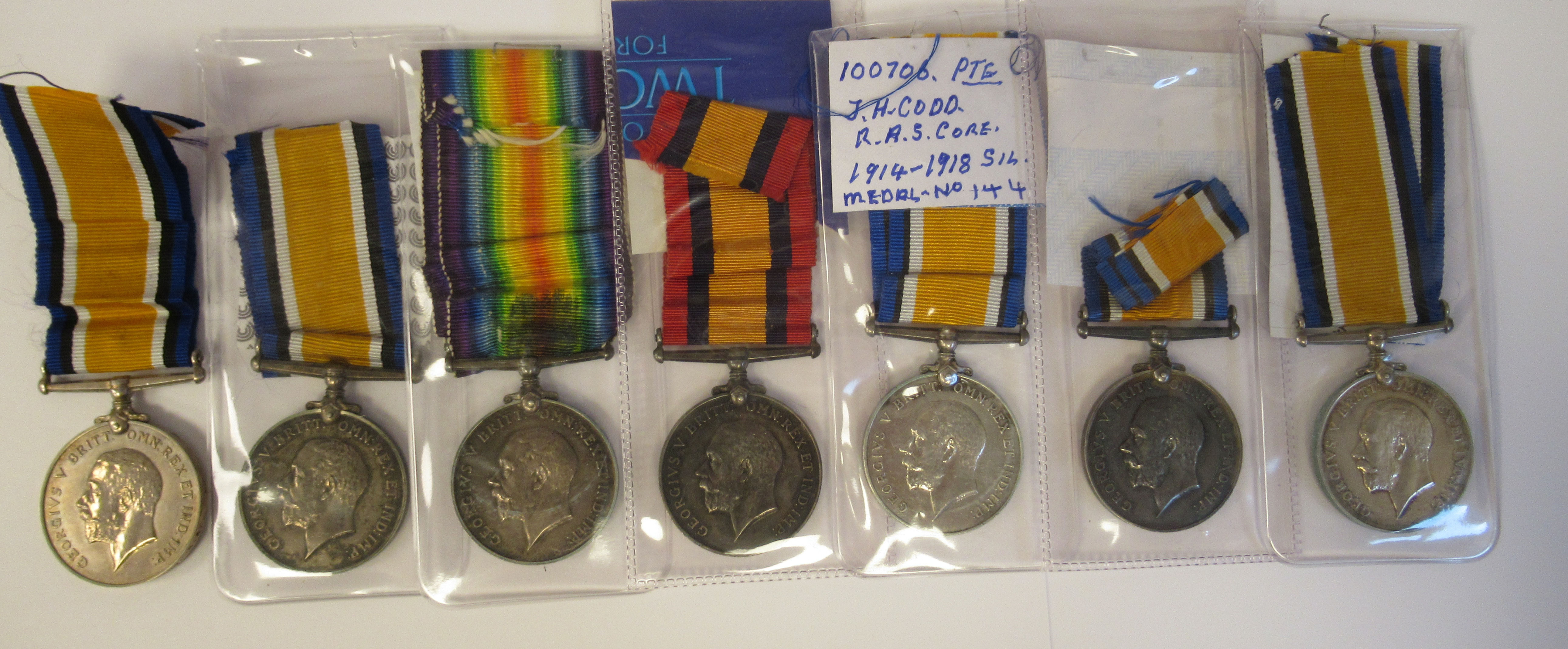 Twenty-four Great War 1914-1918 British service medals on ribbons, viz. 46481, Gnr. E. Williamson - Image 4 of 16