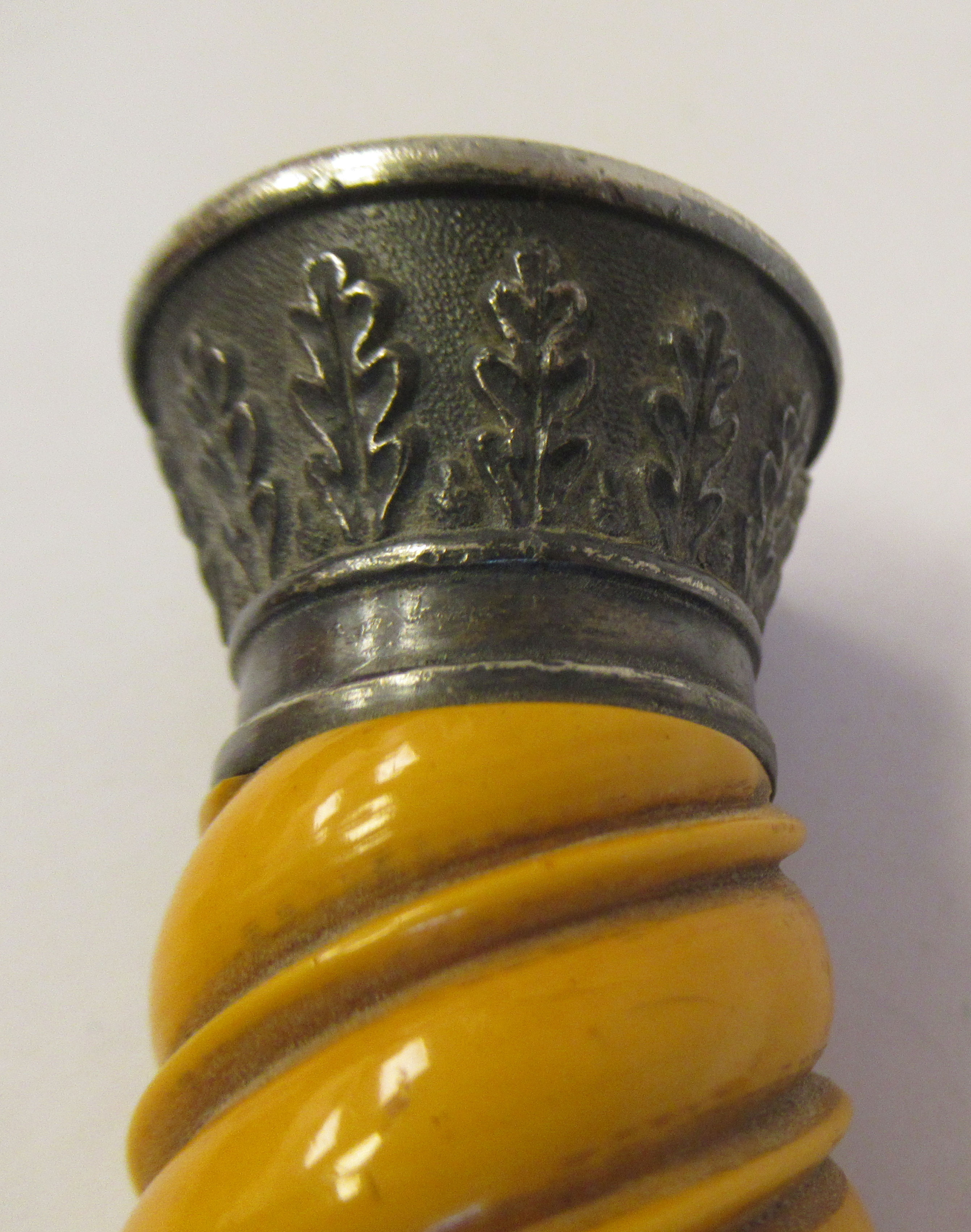 A German Third Reich officer's dress dagger with oakleaf ornament, a ribbed orange phenol handgrip - Image 3 of 7