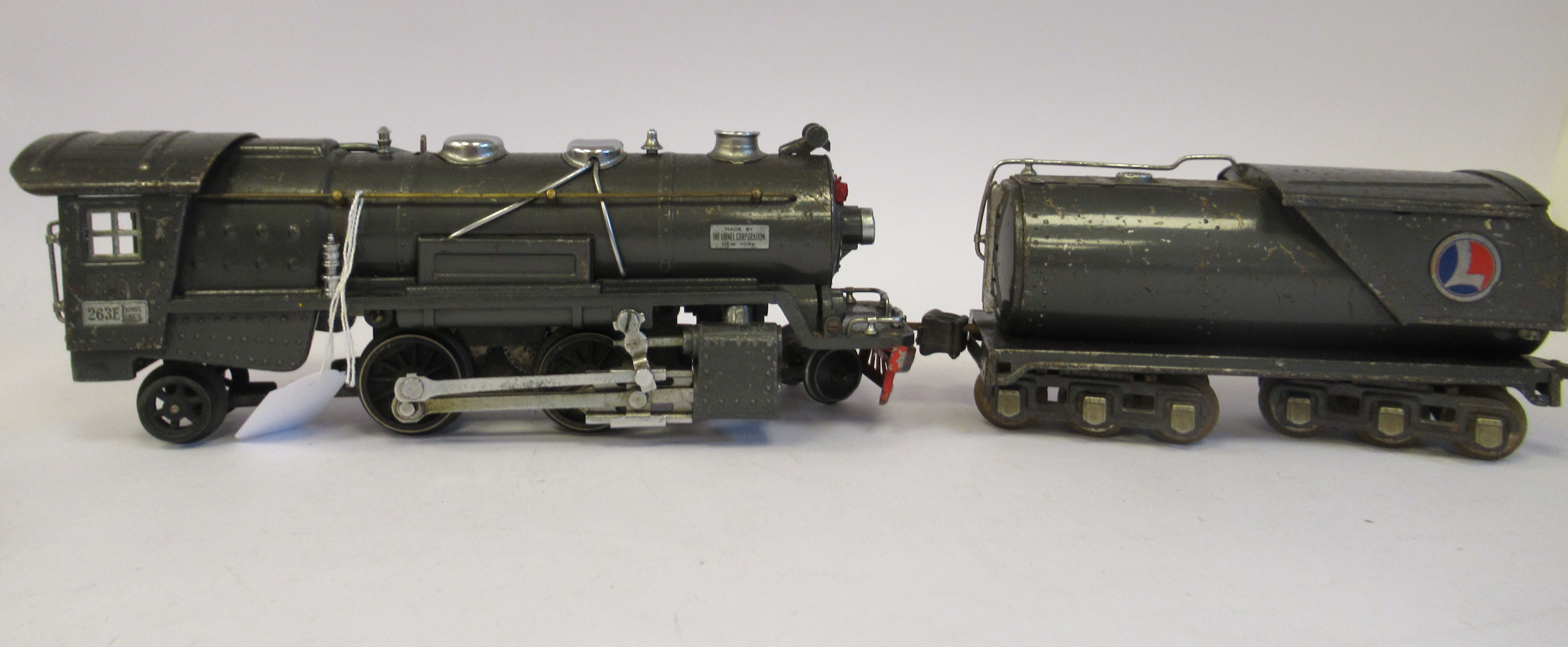 A Lionel Corporation NY, Lionel Lines 0 gauge electric 2-4-2 model railway locomotive and tender - Image 3 of 12