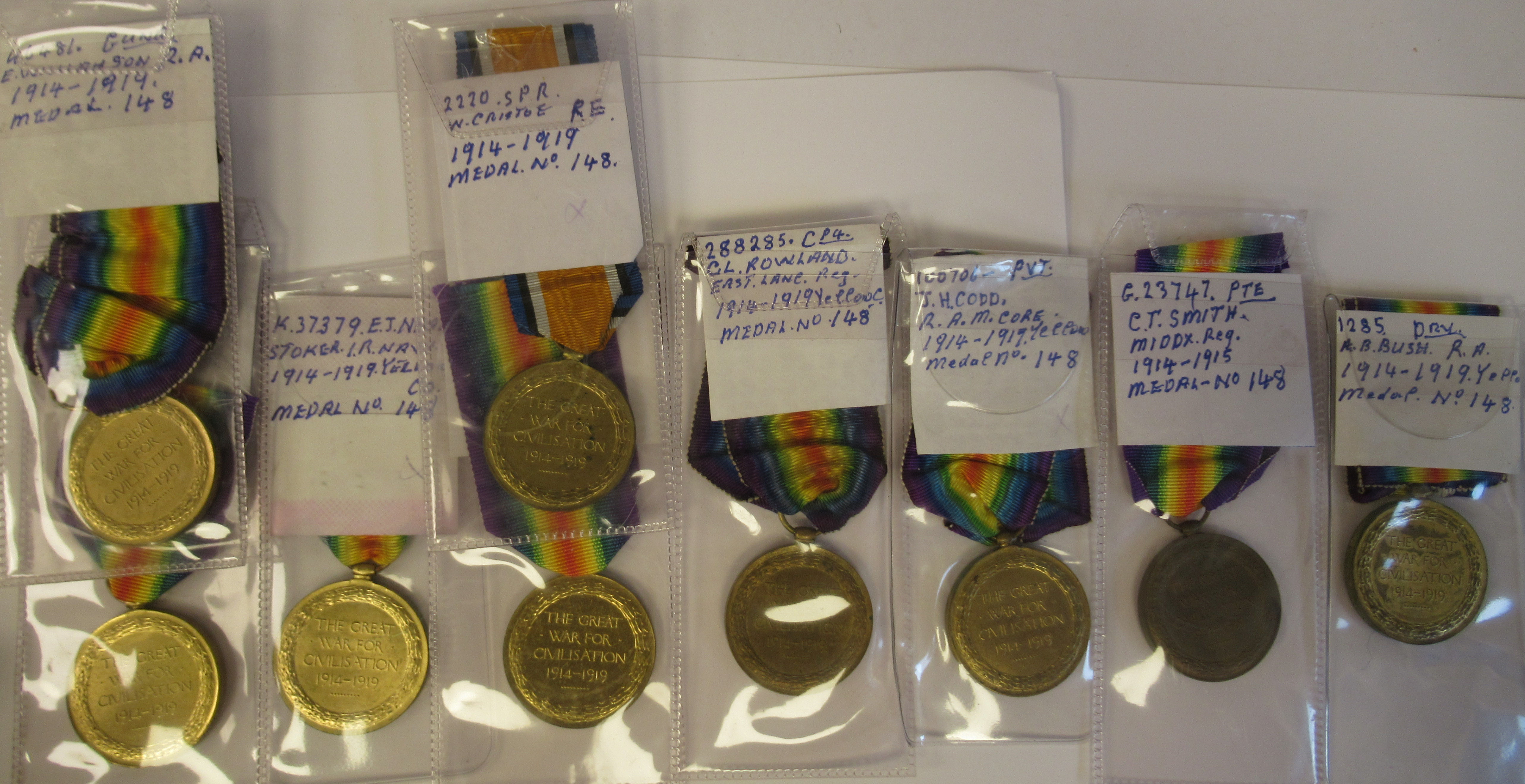 Twenty-four Great War 1914-1918 British service medals on ribbons, viz. 46481, Gnr. E. Williamson - Image 5 of 16