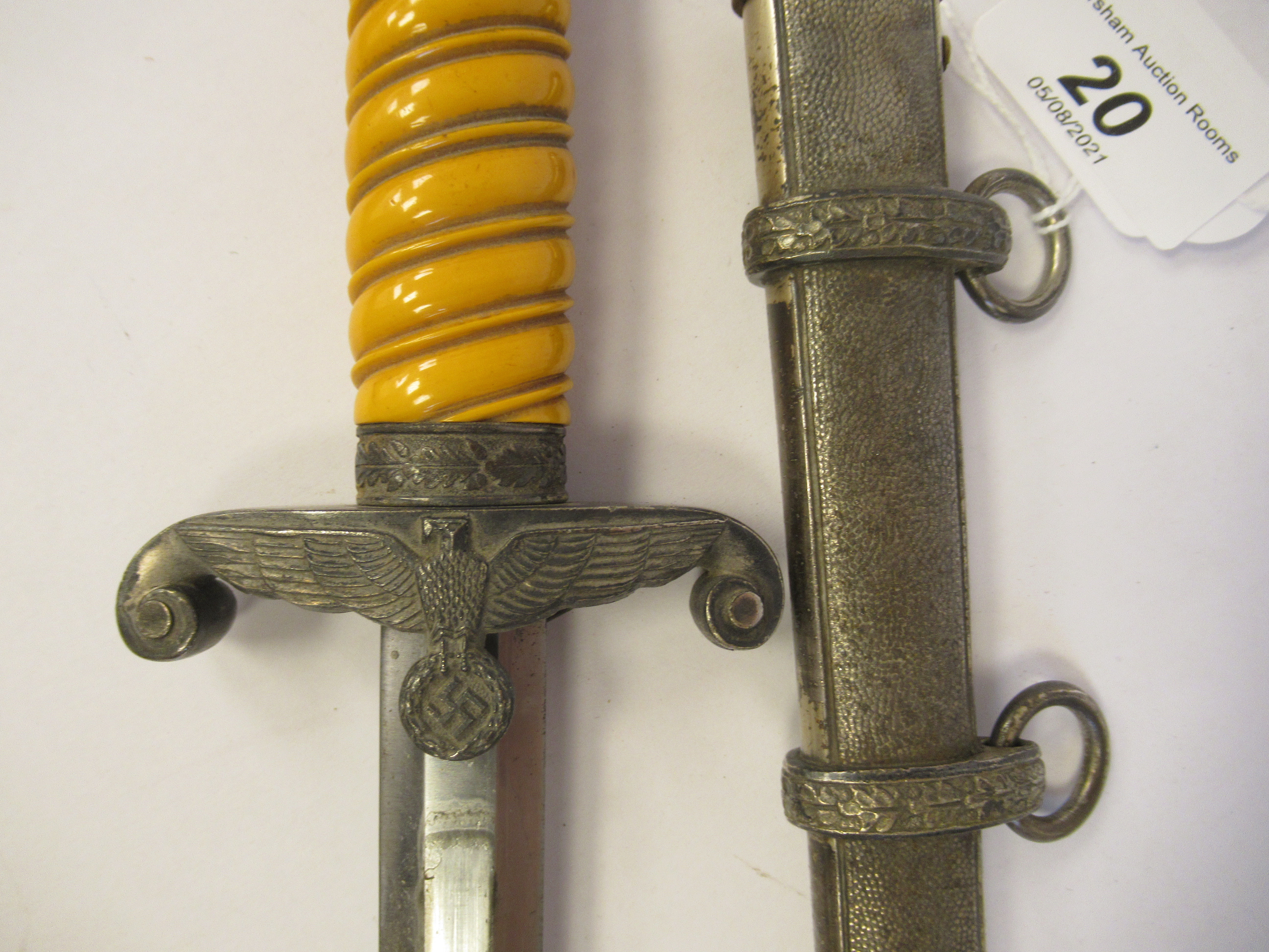 A German Third Reich officer's dress dagger with oakleaf ornament, a ribbed orange phenol handgrip - Image 2 of 7