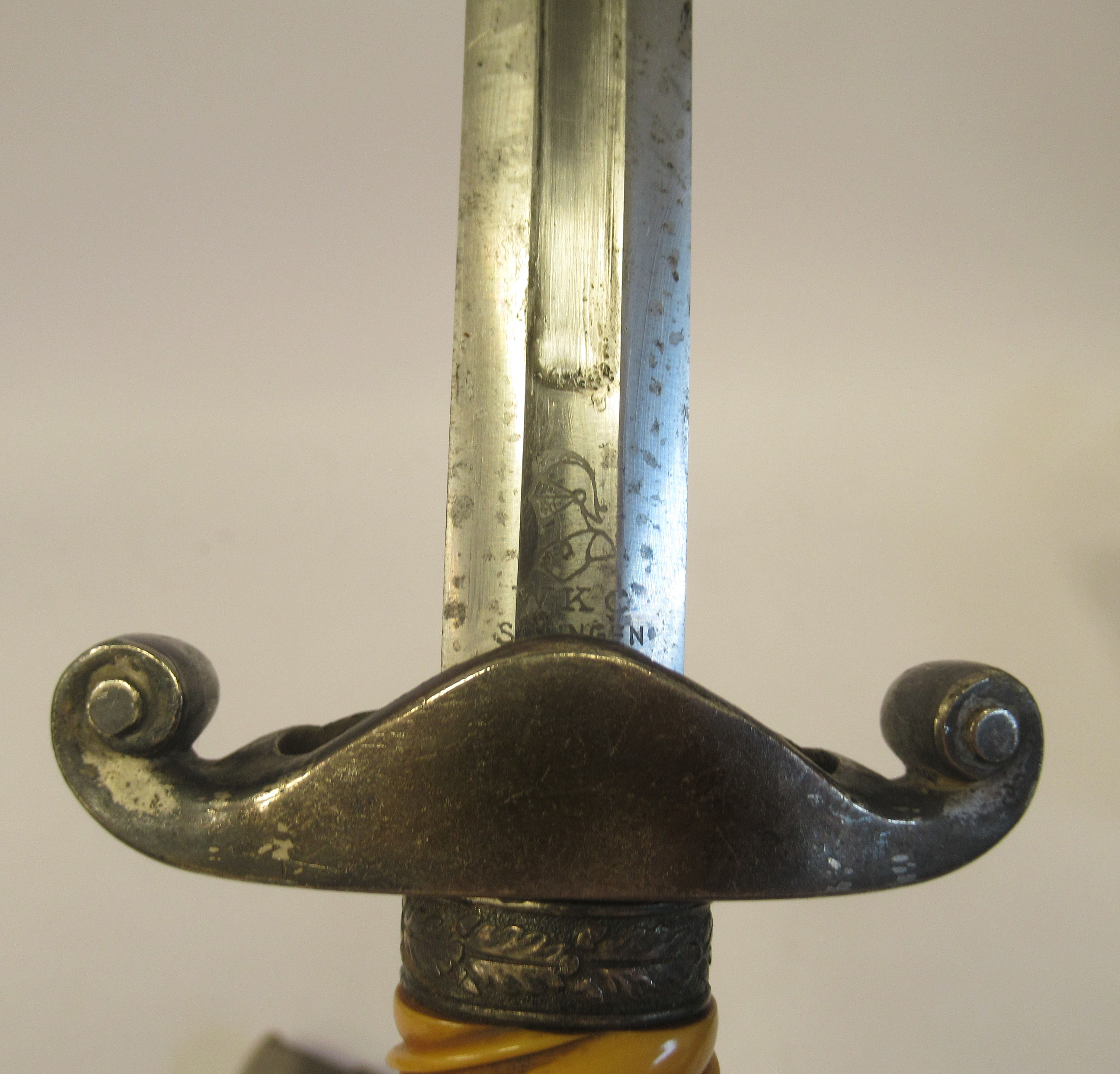 A German Third Reich officer's dress dagger with oakleaf ornament, a ribbed orange phenol handgrip - Image 7 of 7