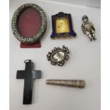 Collectables: to include a white metal pendant figure, possibly Mr Pickwick; and a miniature