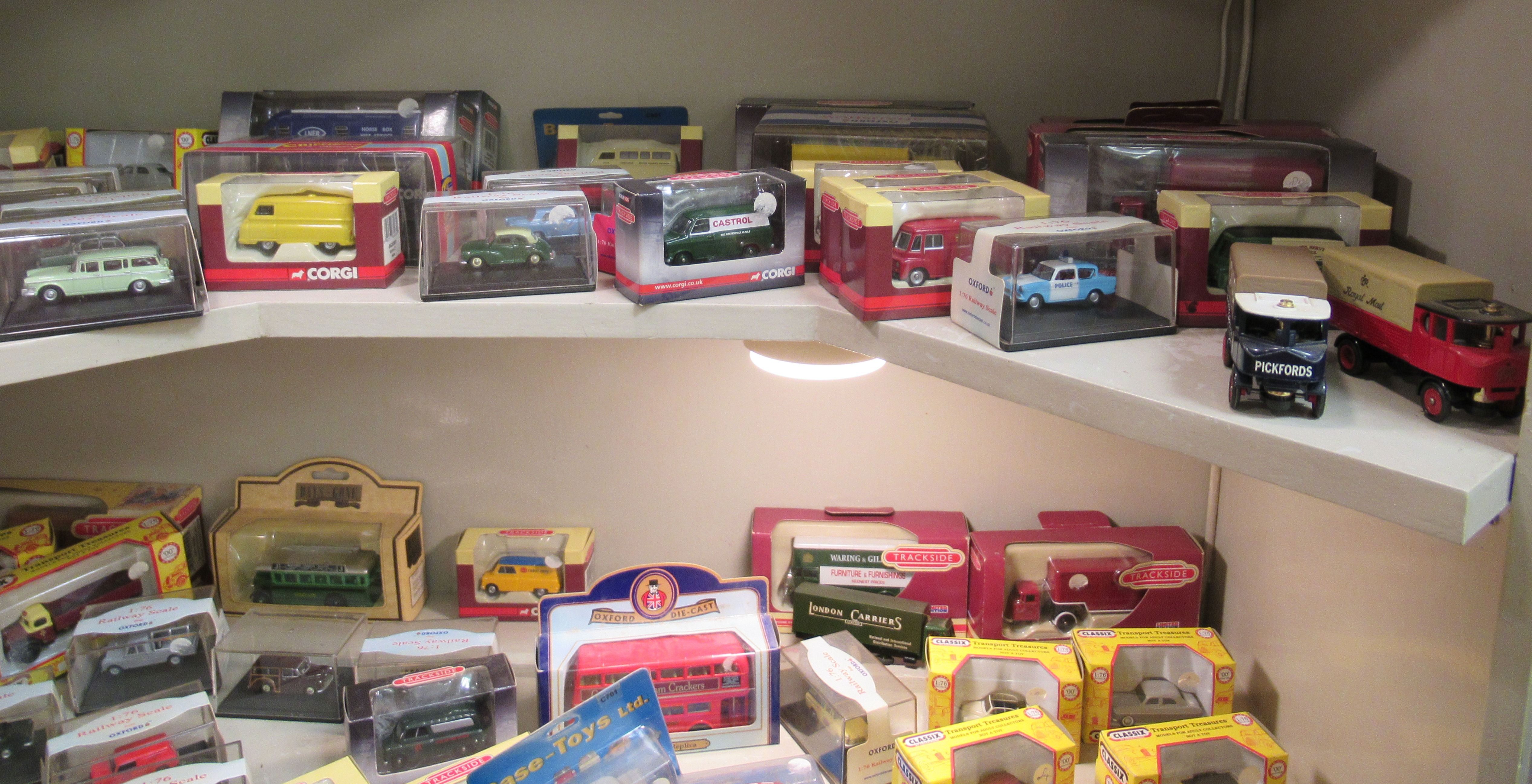 Mainly boxed diecast model vehicles: to include examples by Corgi, Lledo and Oxford, delivery - Bild 4 aus 8