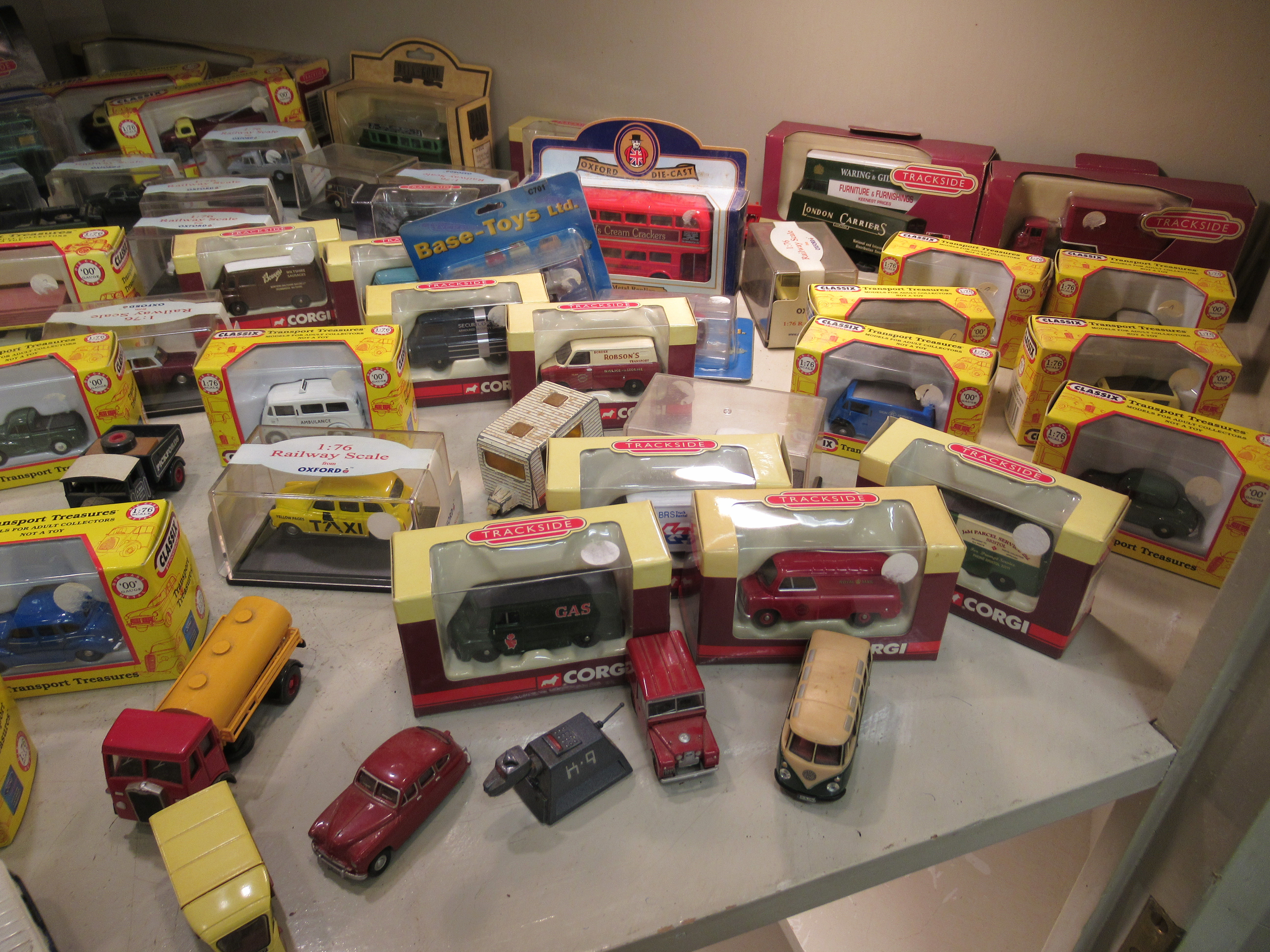 Mainly boxed diecast model vehicles: to include examples by Corgi, Lledo and Oxford, delivery - Bild 7 aus 8