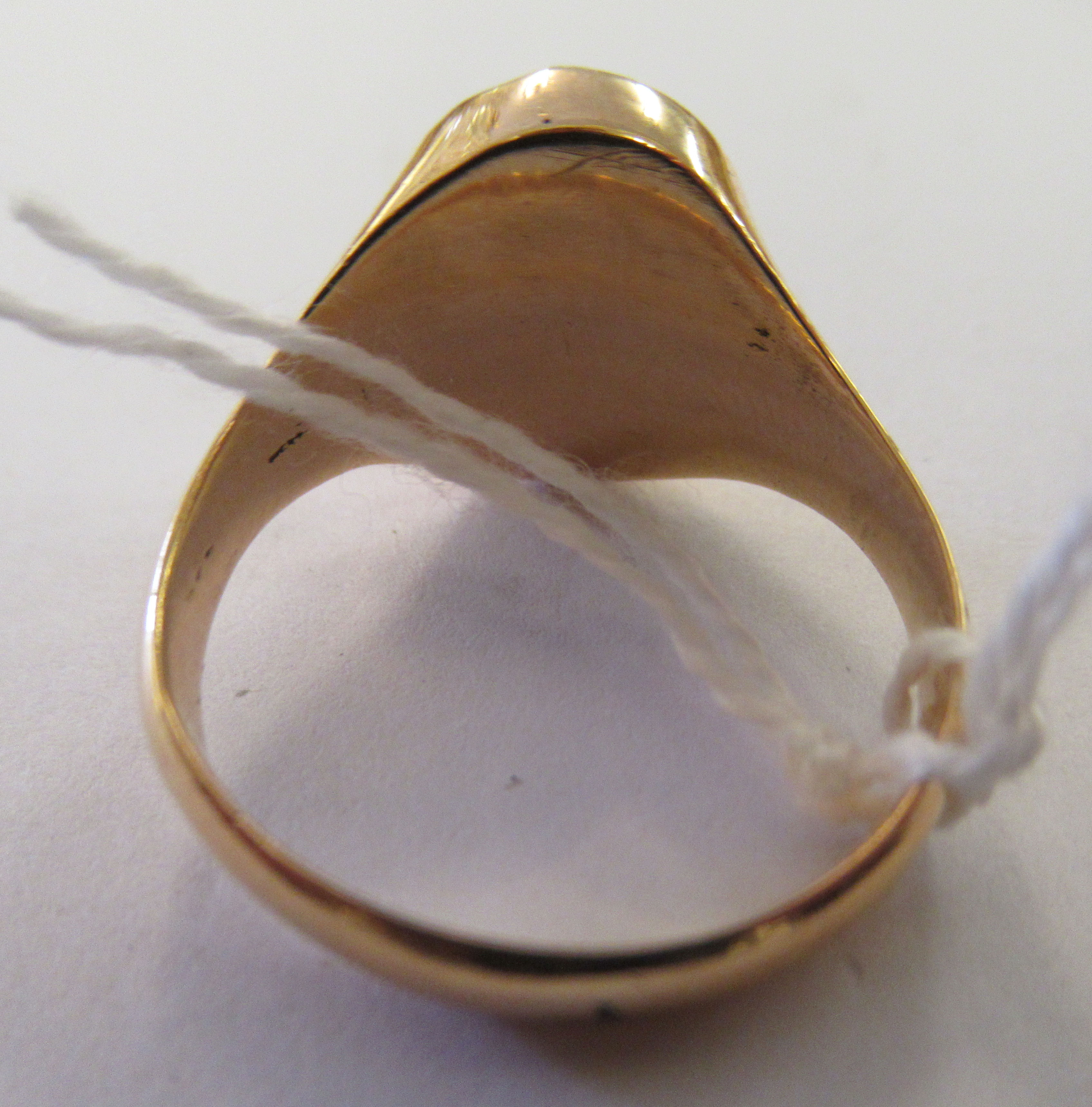 A yellow coloured metal Masonic ring - Image 2 of 2