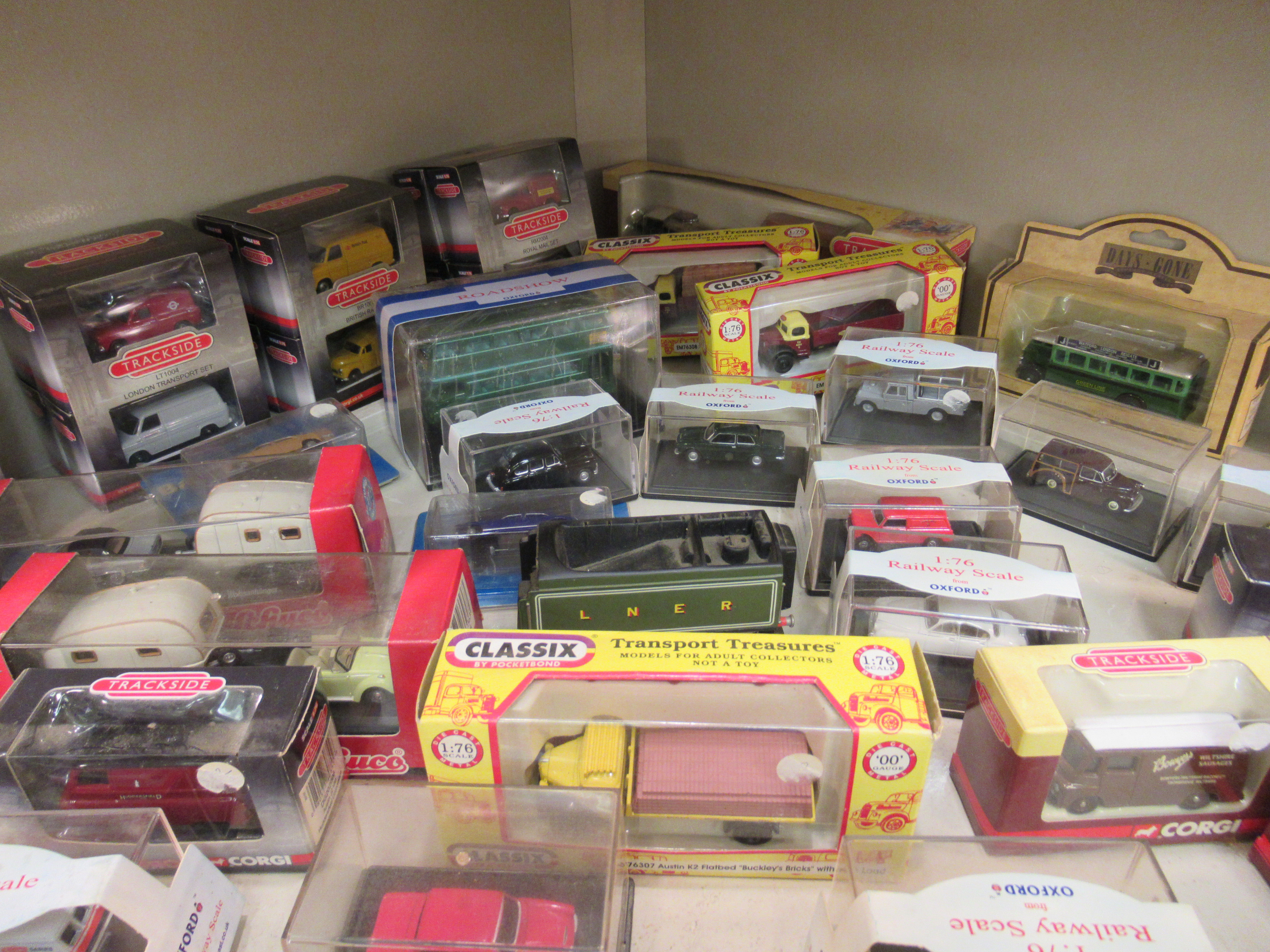 Mainly boxed diecast model vehicles: to include examples by Corgi, Lledo and Oxford, delivery - Bild 8 aus 8